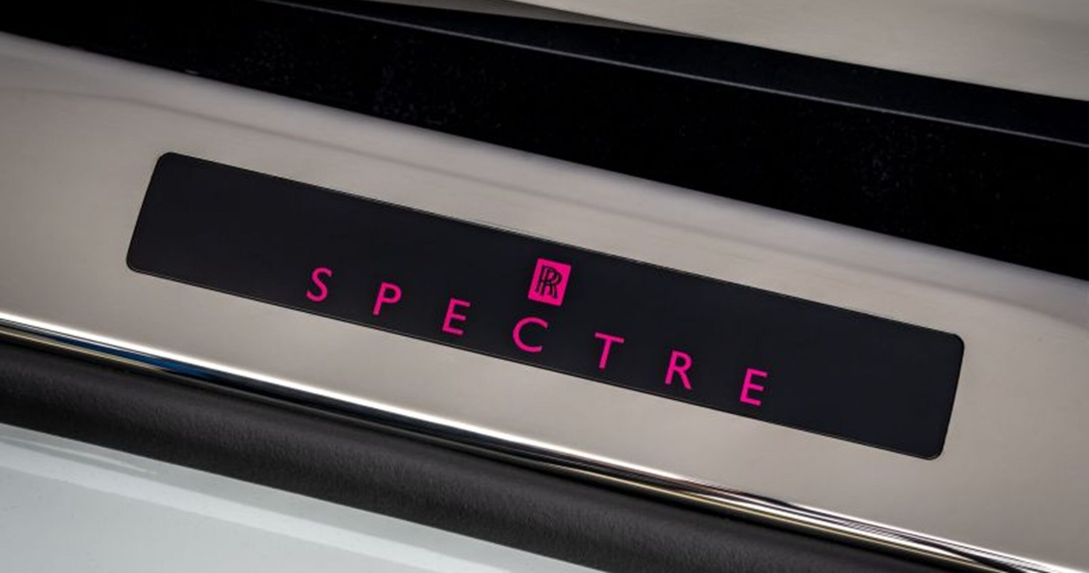 De Rolls-Royce Spectre Rose