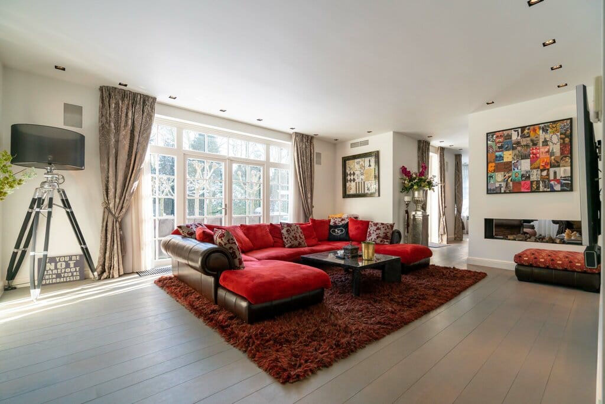 De voormalige villa van Connie Breukhoven in Wassenaar is opnieuw te koop verschenen