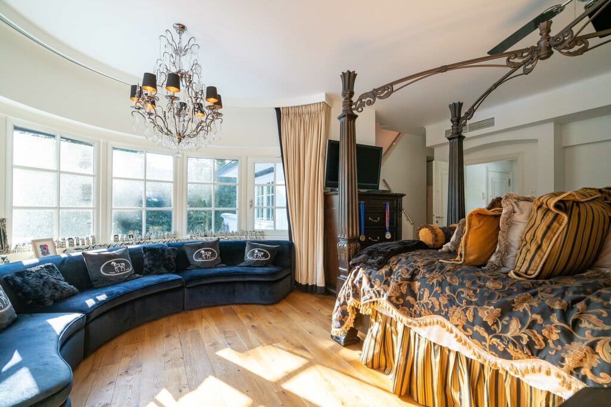 De villa van Connie Breukhoven in Wassenaar is opnieuw te koop verschenen