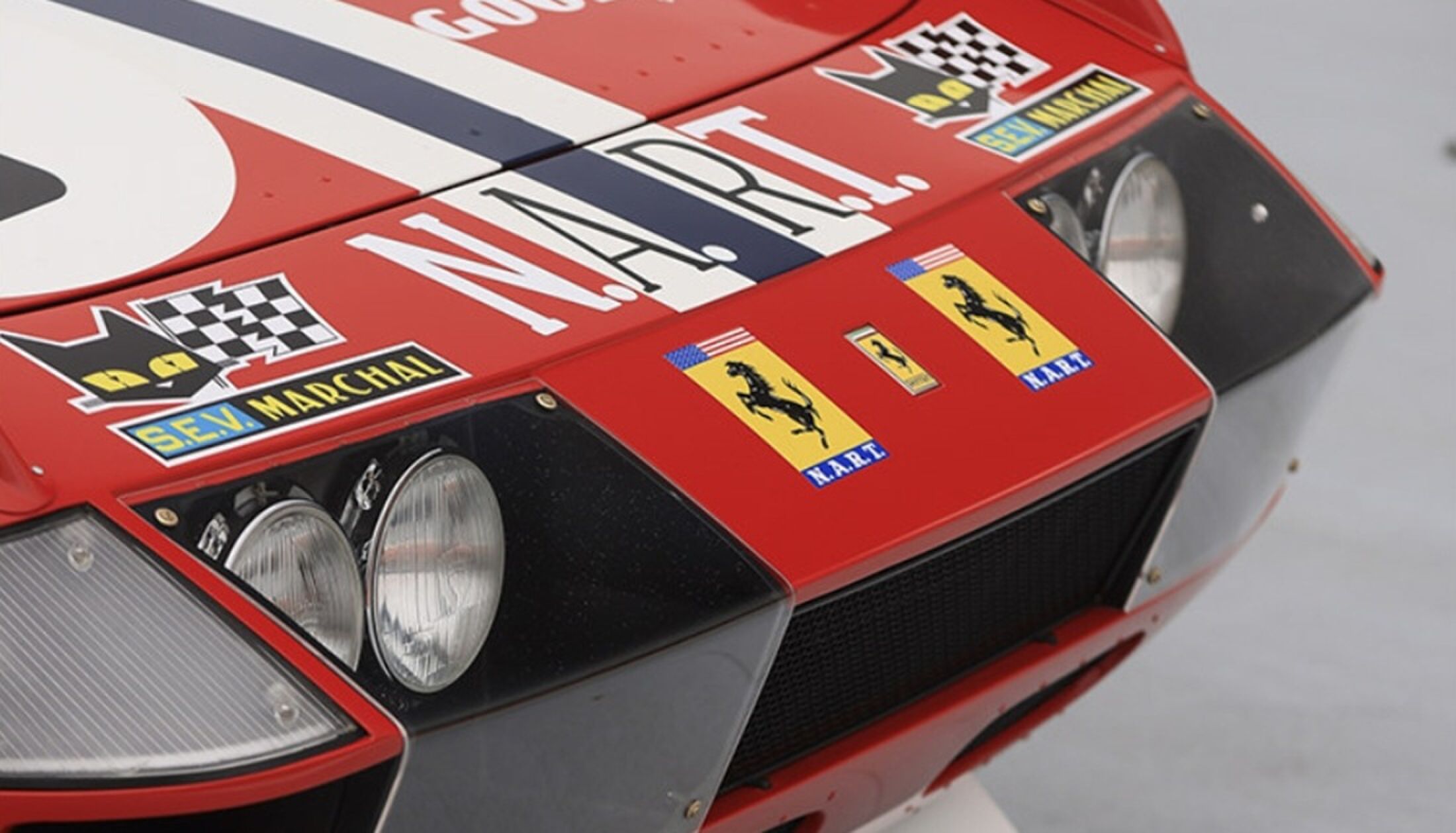 De motorkap van de Ferrari uit 1973 die op een veiling zal verschijnen.