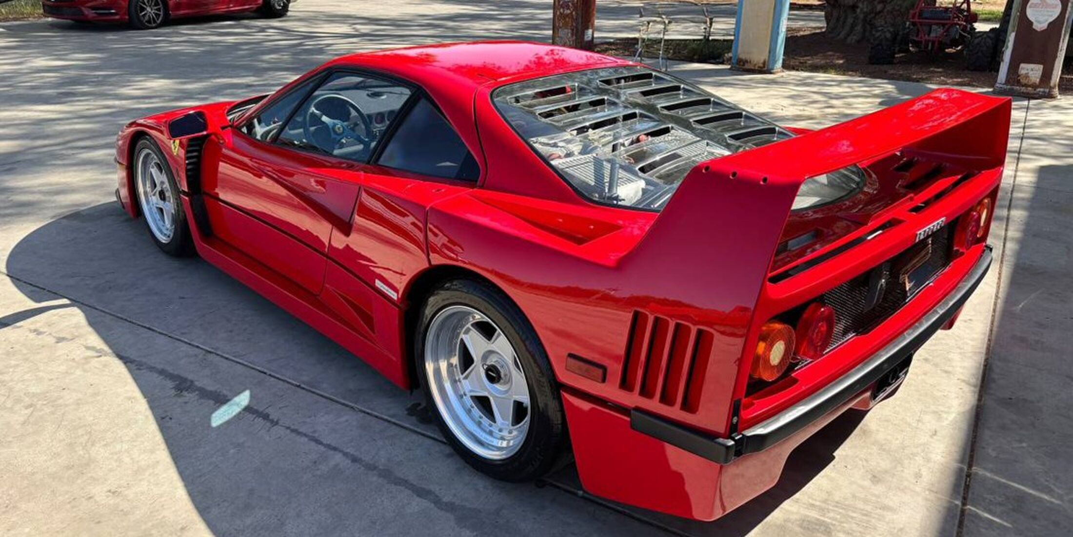 De Ferrari F40 die te koop staat op een particulier verkoopplatform