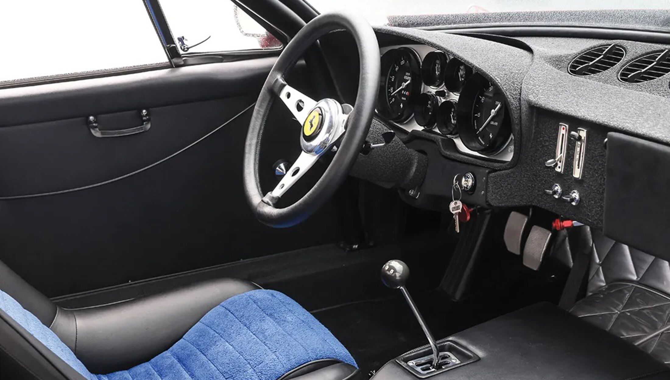 Het interieur van de Ferrari