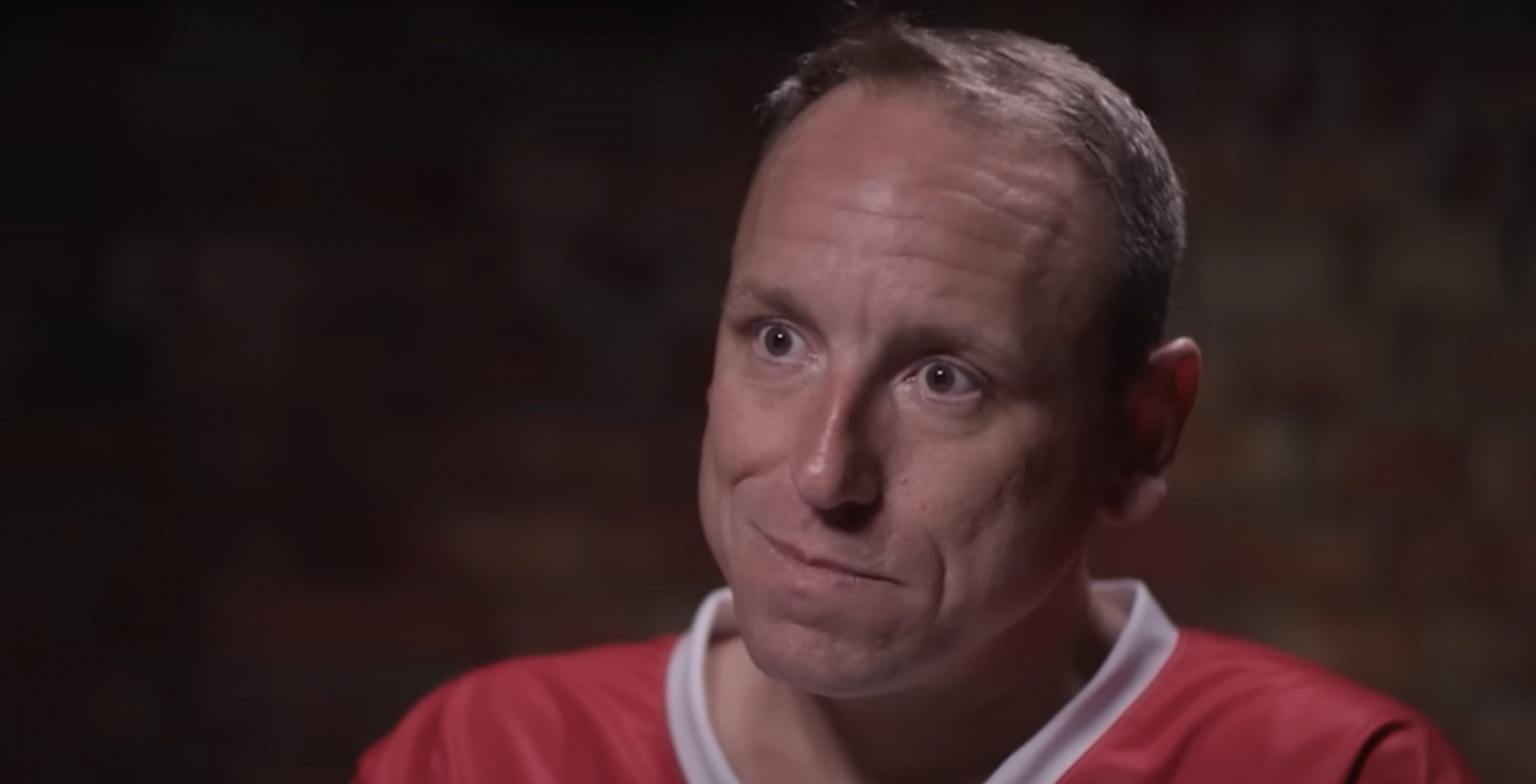 Joey Chestnut tijdens een interview
