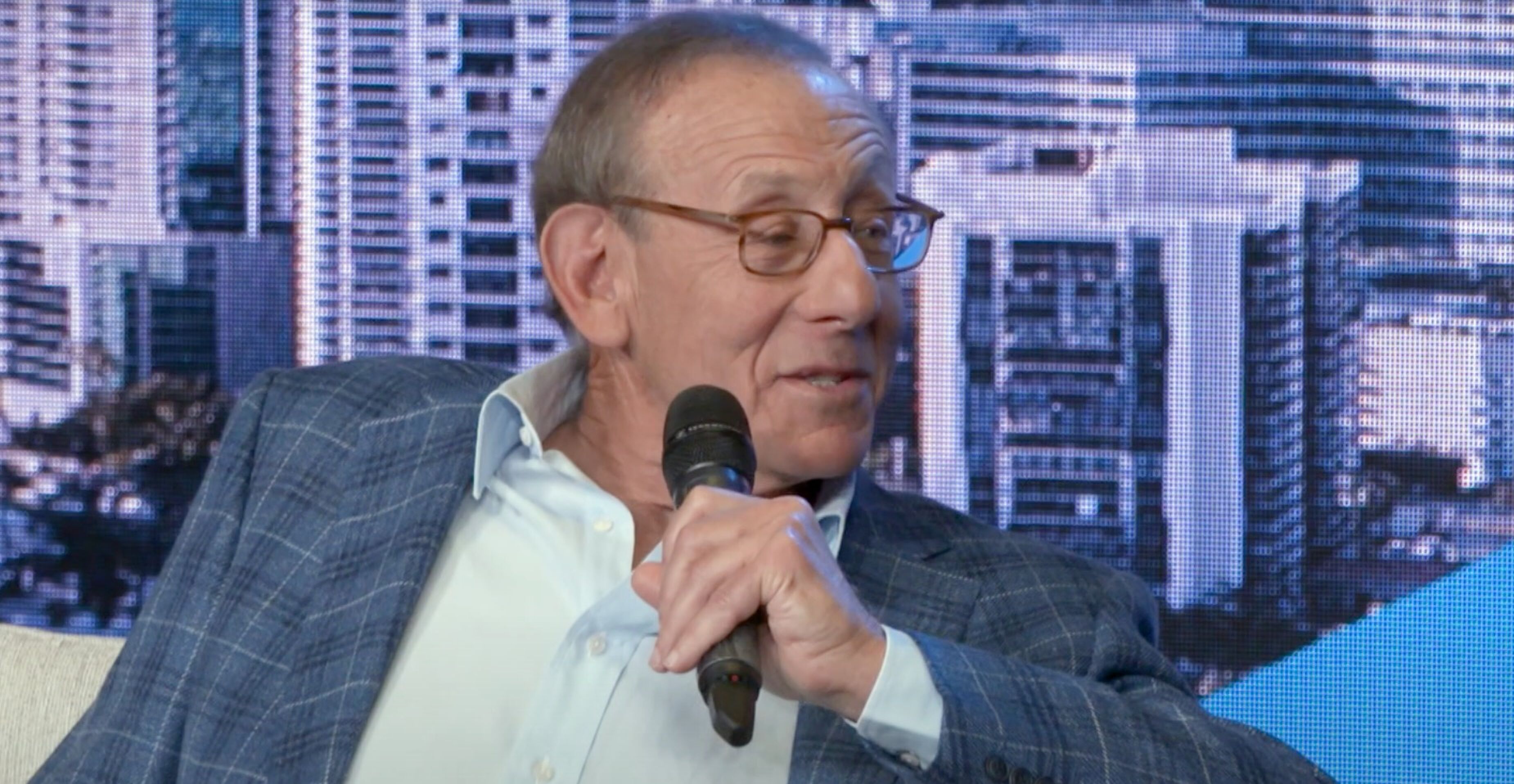Stephen Ross tijdens een interview