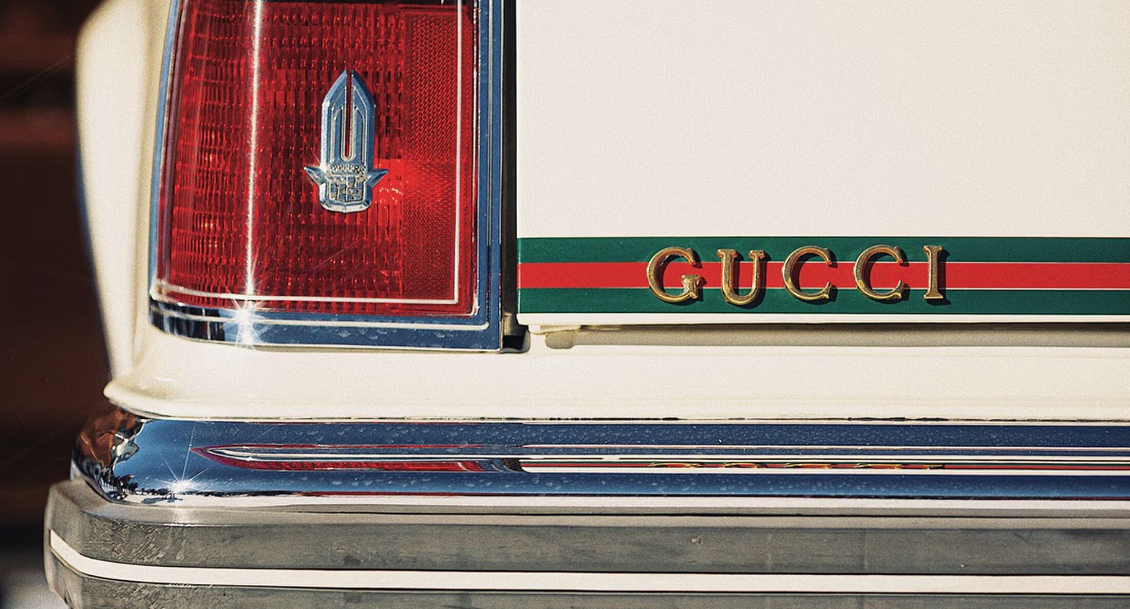De achterzijde van de Cadillac Seville 'Gucci Edition'