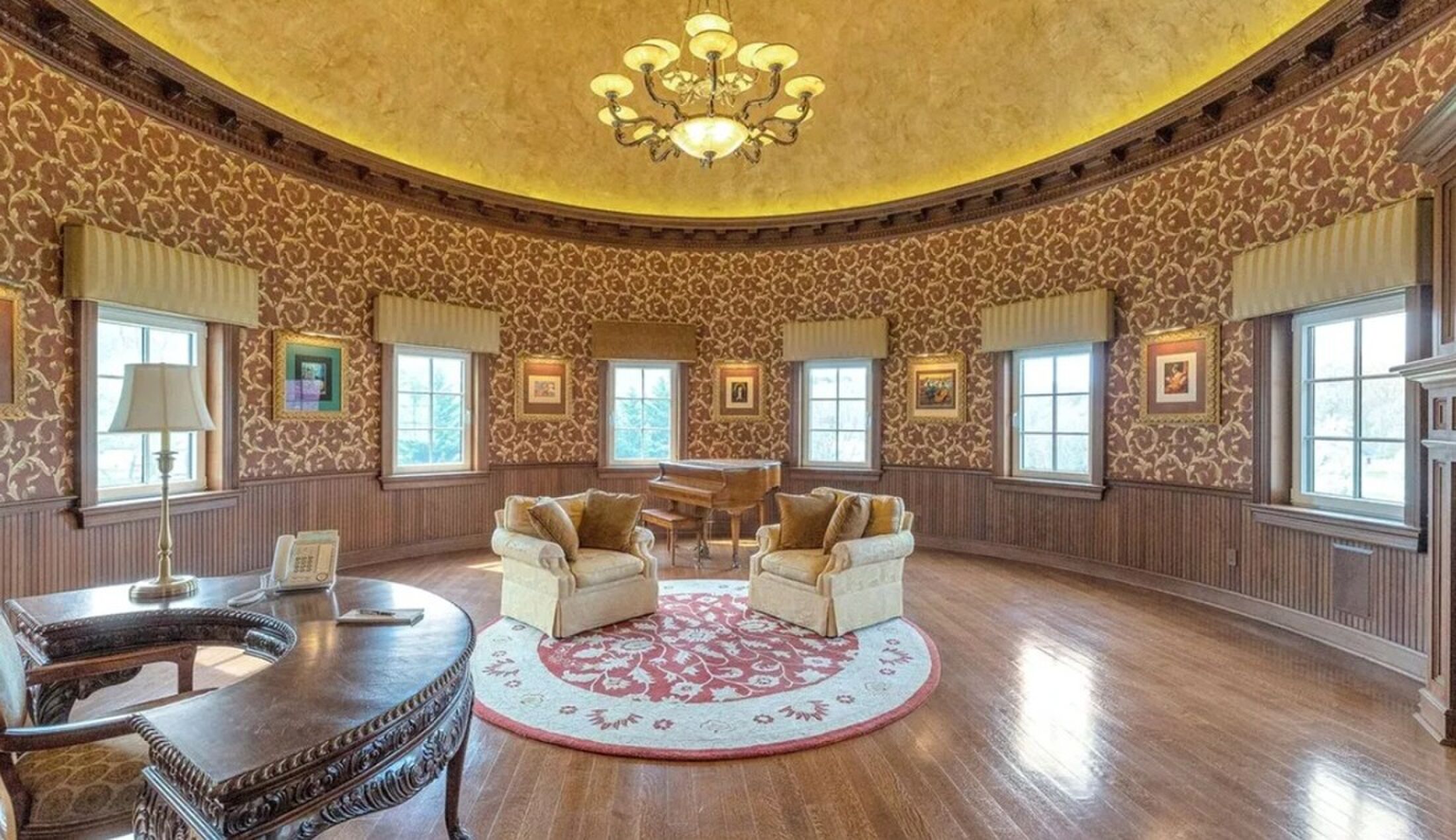 De zitkamer in de villa uit The Wolf of Wall Street