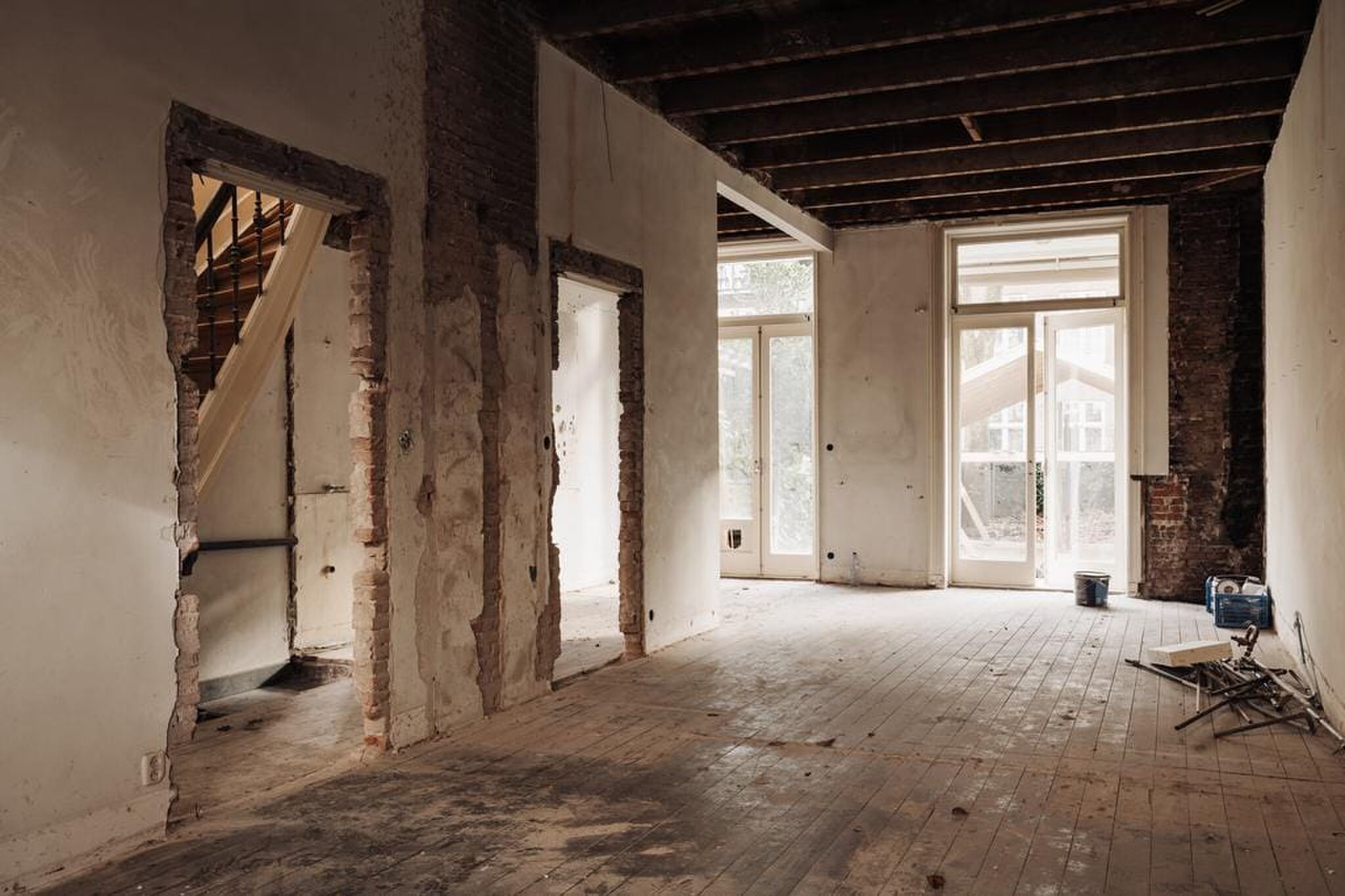 Een kluswoning in Amsterdam is voor € 4,4 miljoen verkocht