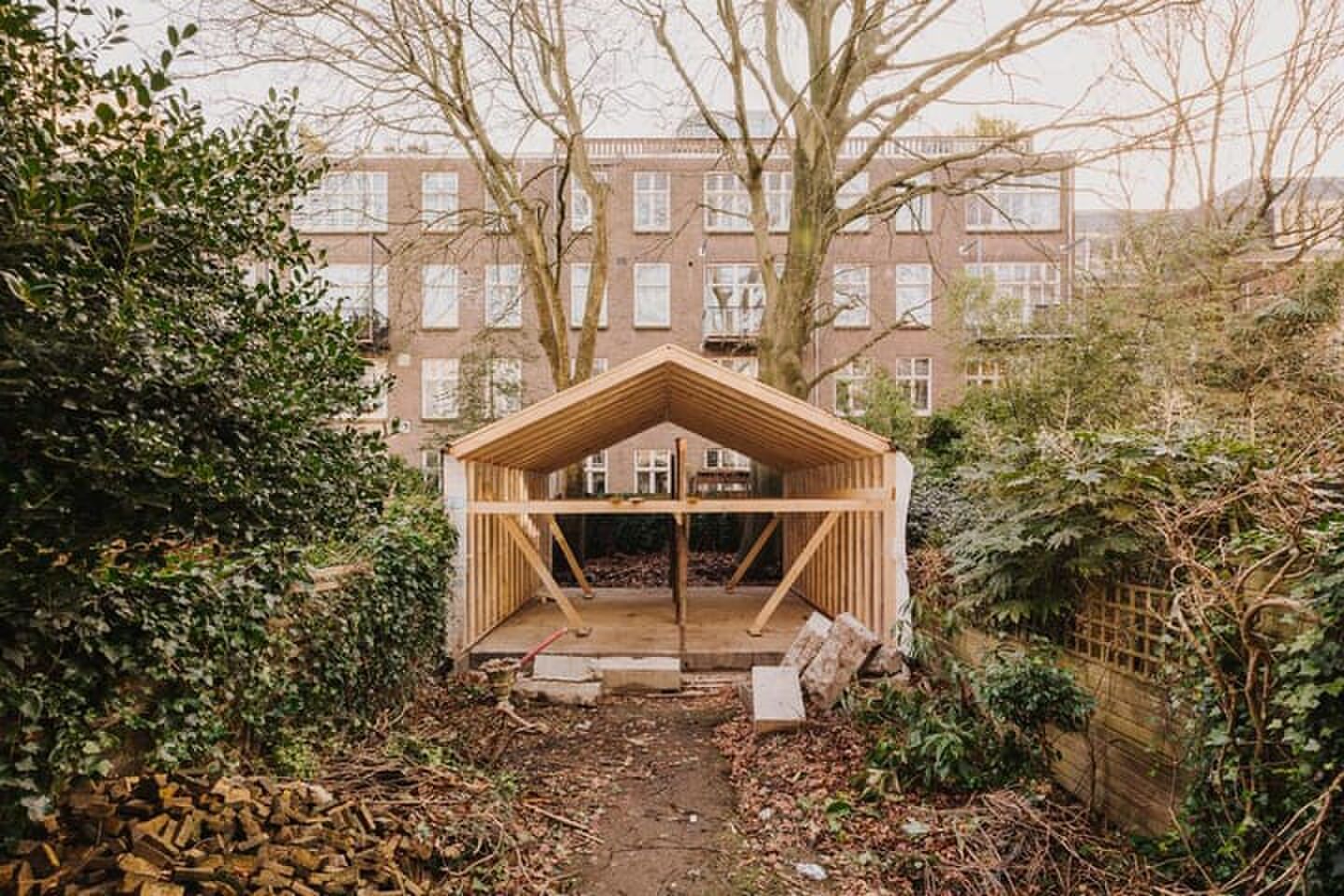 Een kluswoning in Amsterdam is voor € 4,4 miljoen verkocht