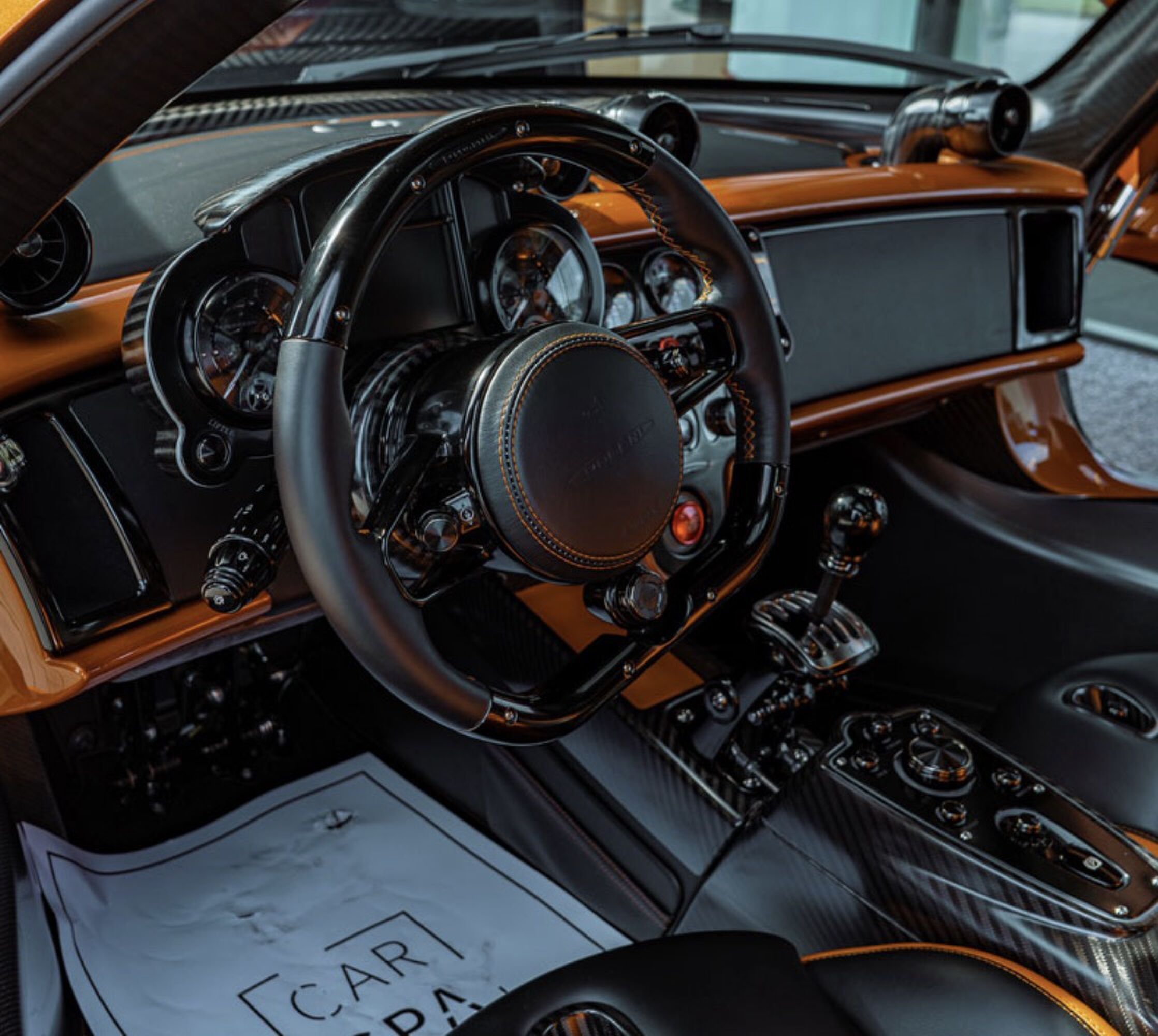 De Pagani Utopia die op Nederlands kenteken wordt gezet