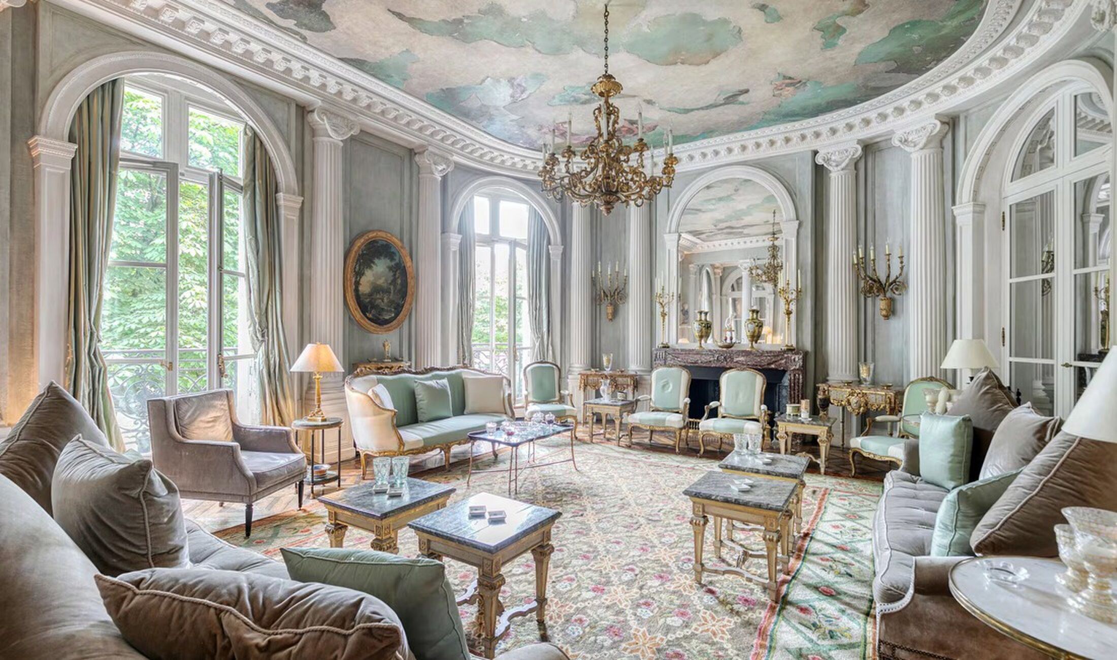 De binnenzijde van het miljoenenappartement in Parijs