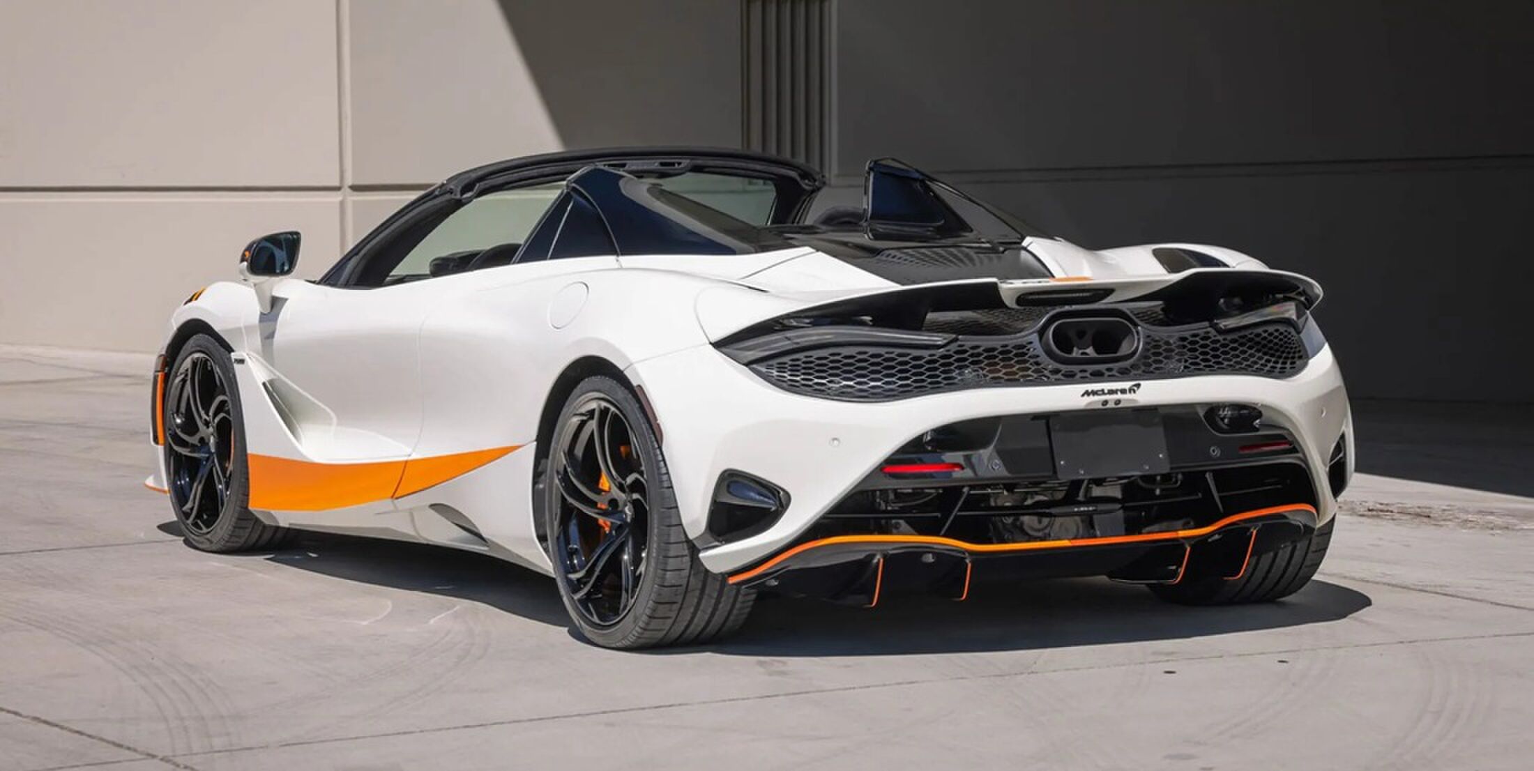 De achterzijde van de McLaren 750S