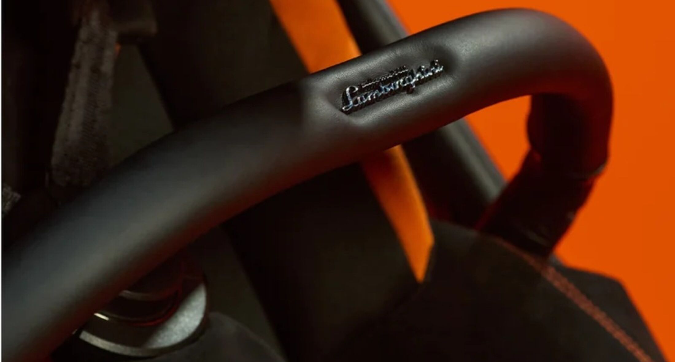 De kinderwagen van Lamborghini.