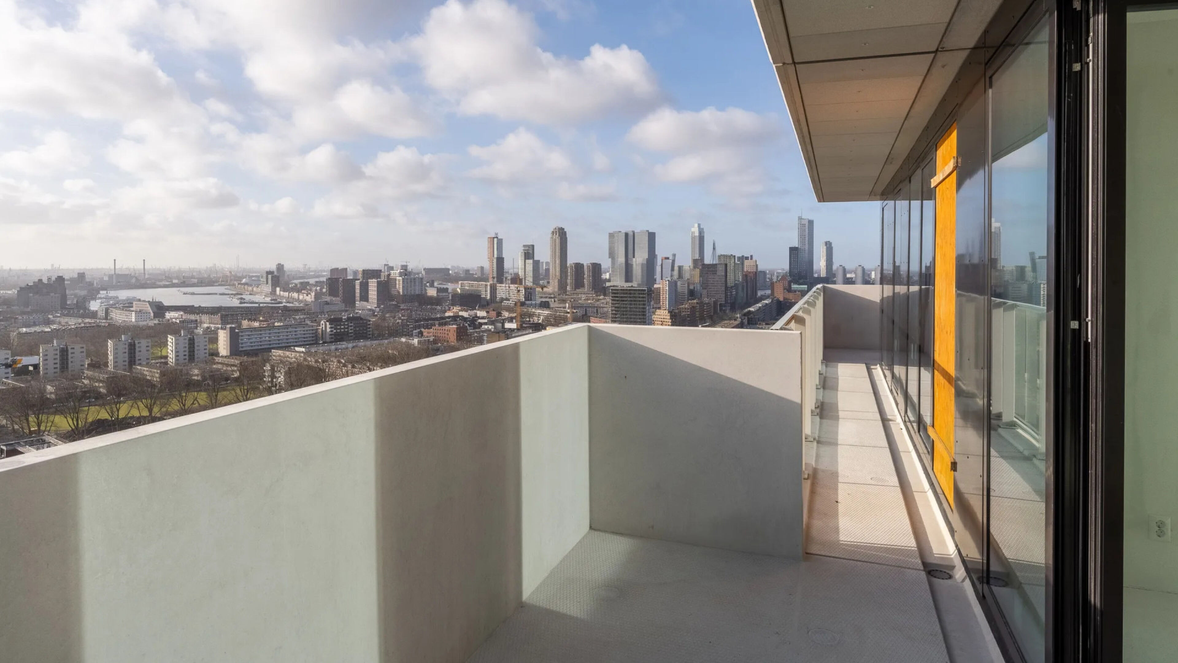 Het royale balkon.