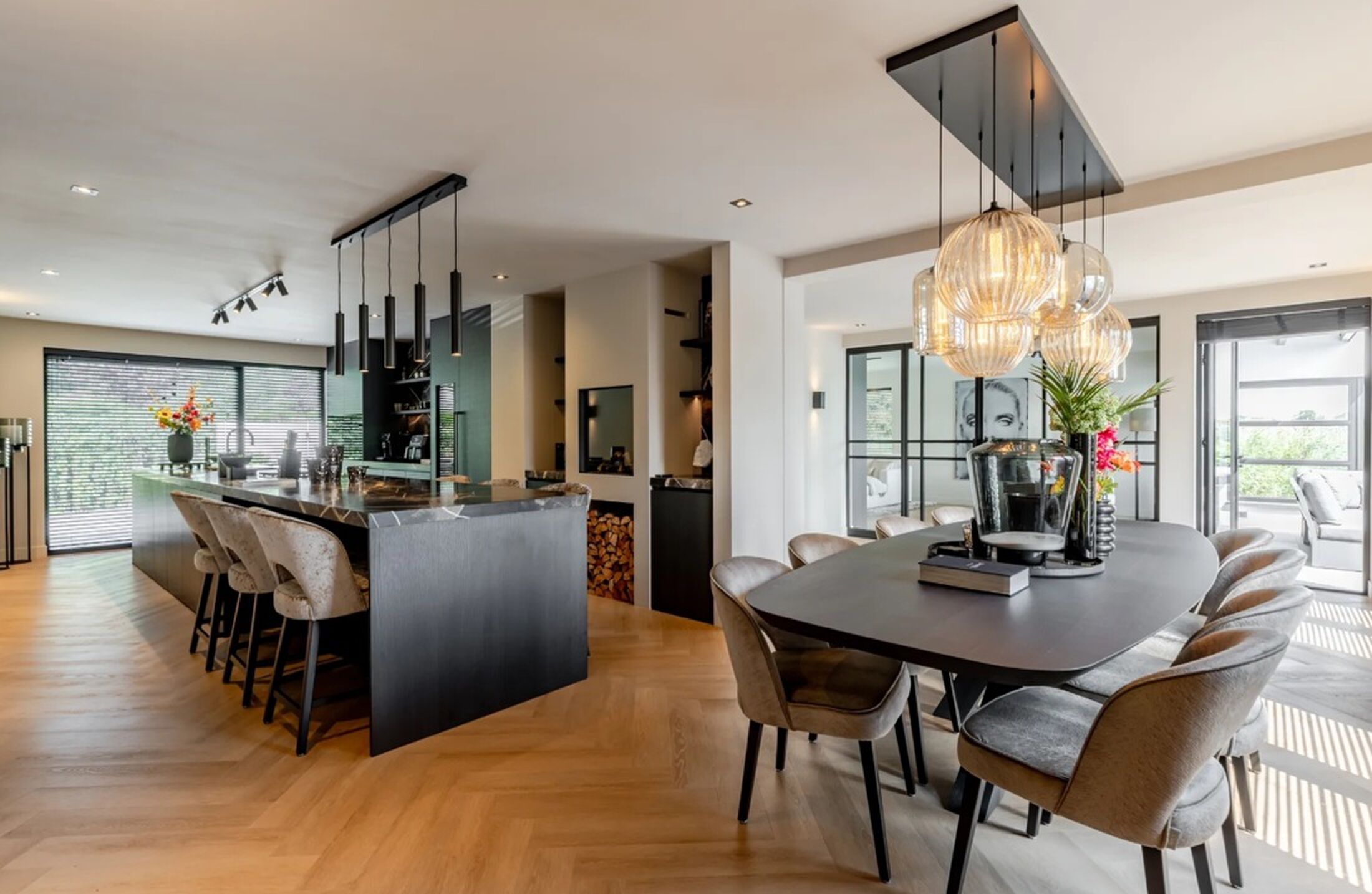 De eetkamer en keuken