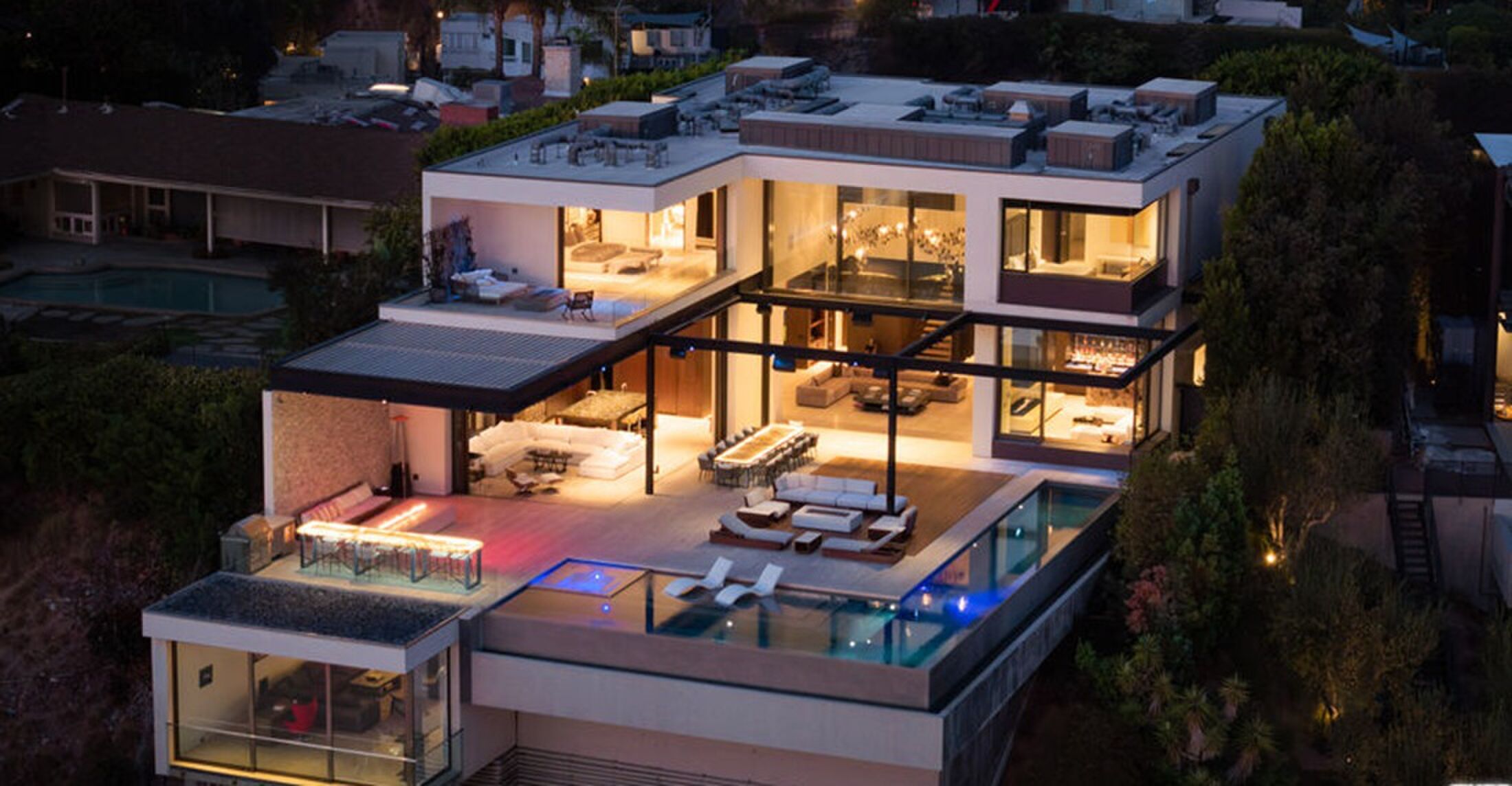 De achterzijde van de megalomane villa