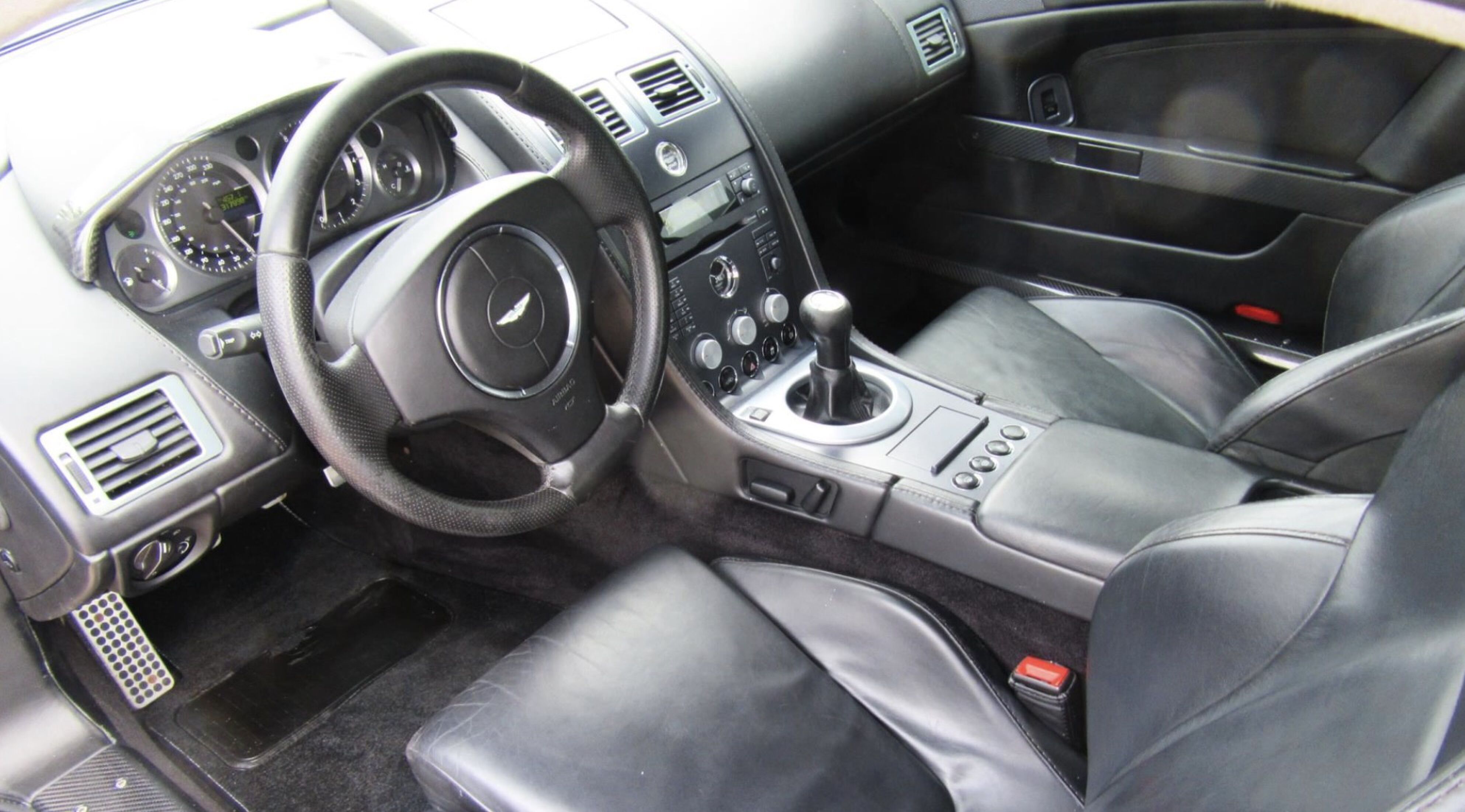 De Aston Martin Vantage V8 op Marktplaats