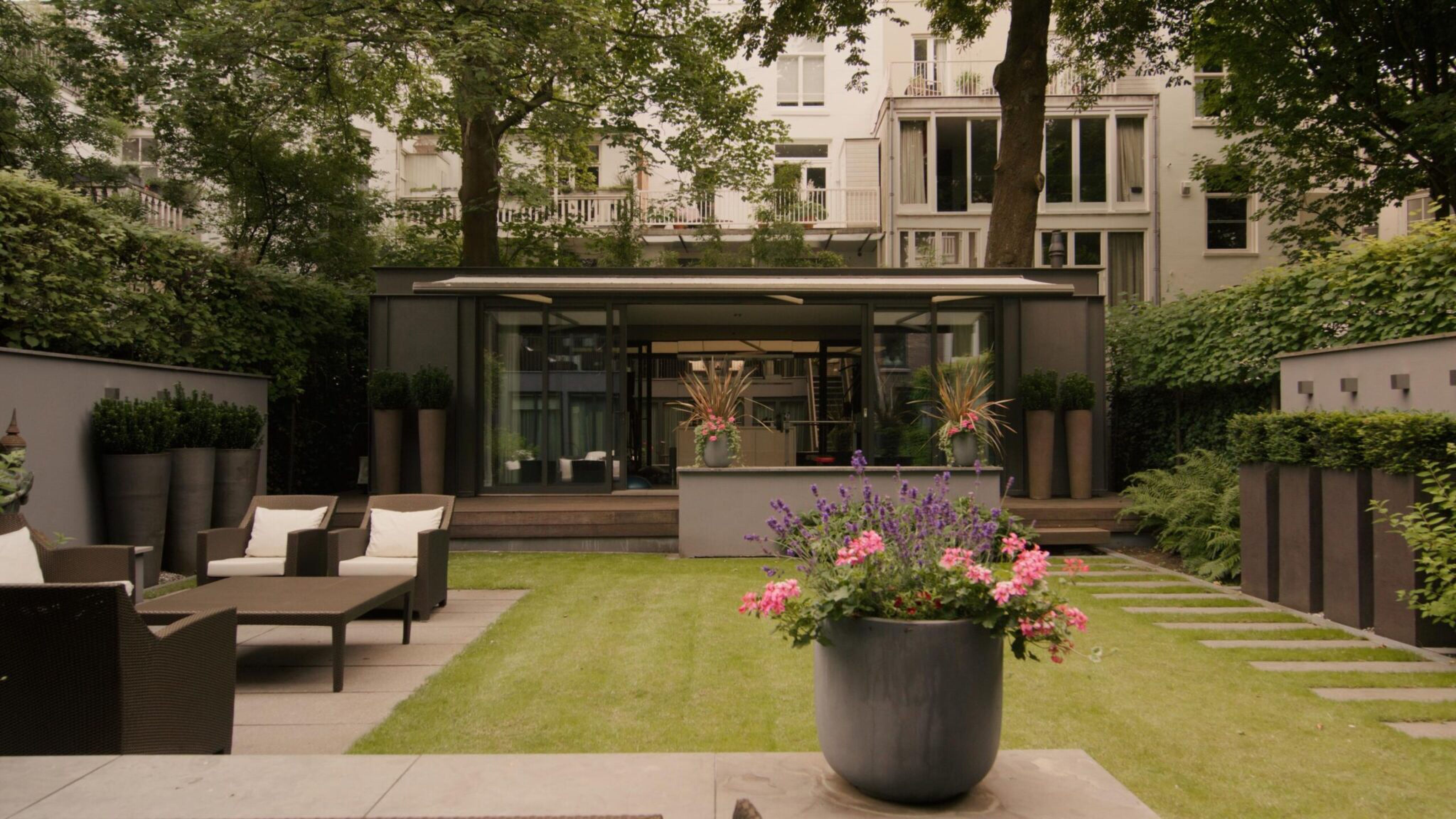 De benedenwoning van Rattan Chadha in Amsterdam