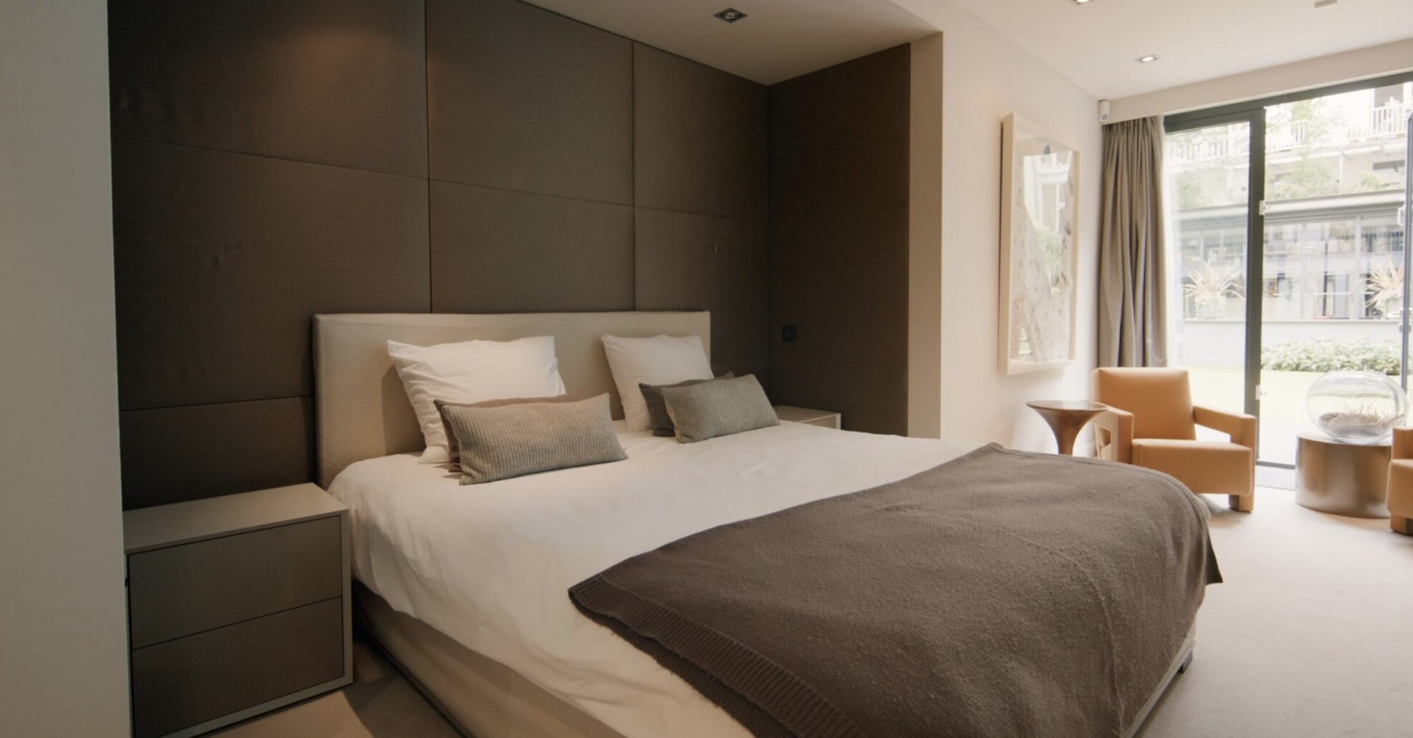De benedenwoning van Rattan Chadha in Amsterdam