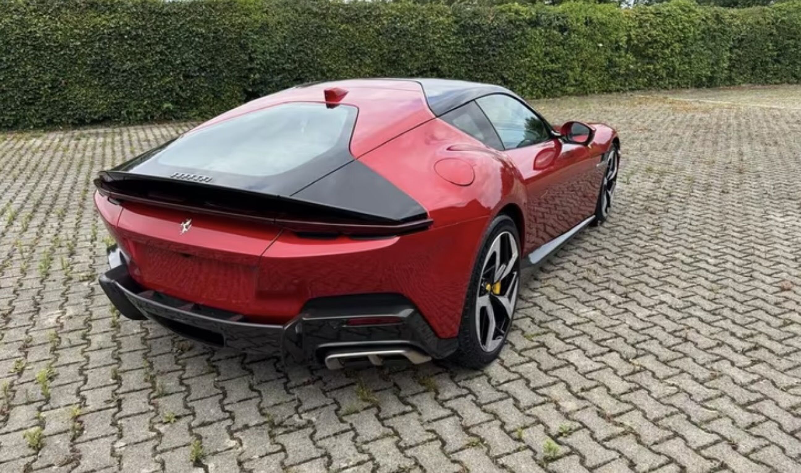 Eén van de exemplaren van de Ferrari 12Cilindri op Marktplaats