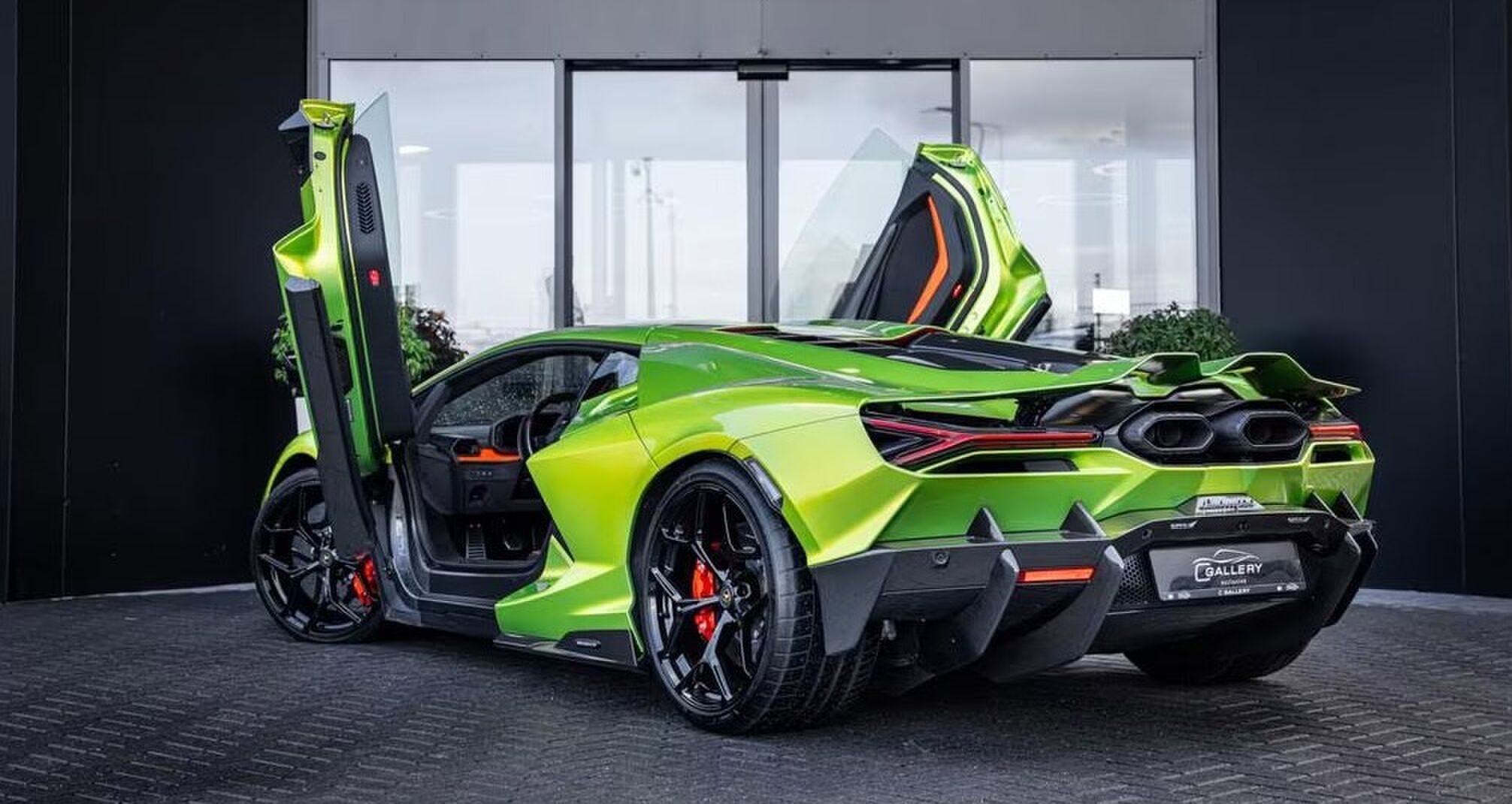 De Lamborghini Revuelto op Marktplaats
