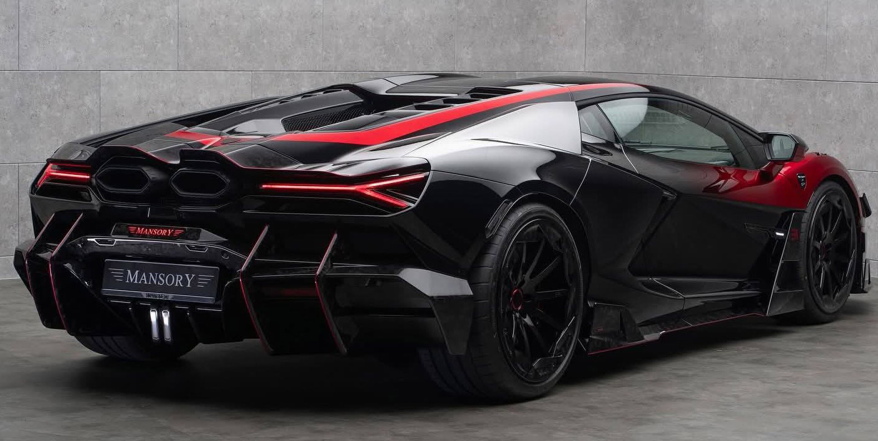 De Lamborghini Revuelto MANSORY van Esteban Ocon