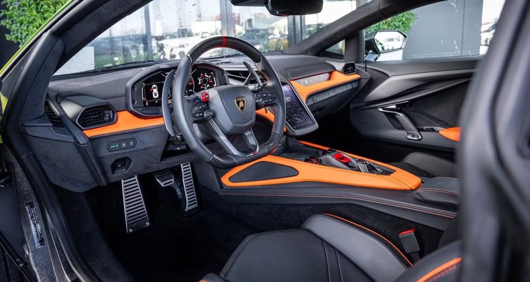De Lamborghini Revuelto op Marktplaats