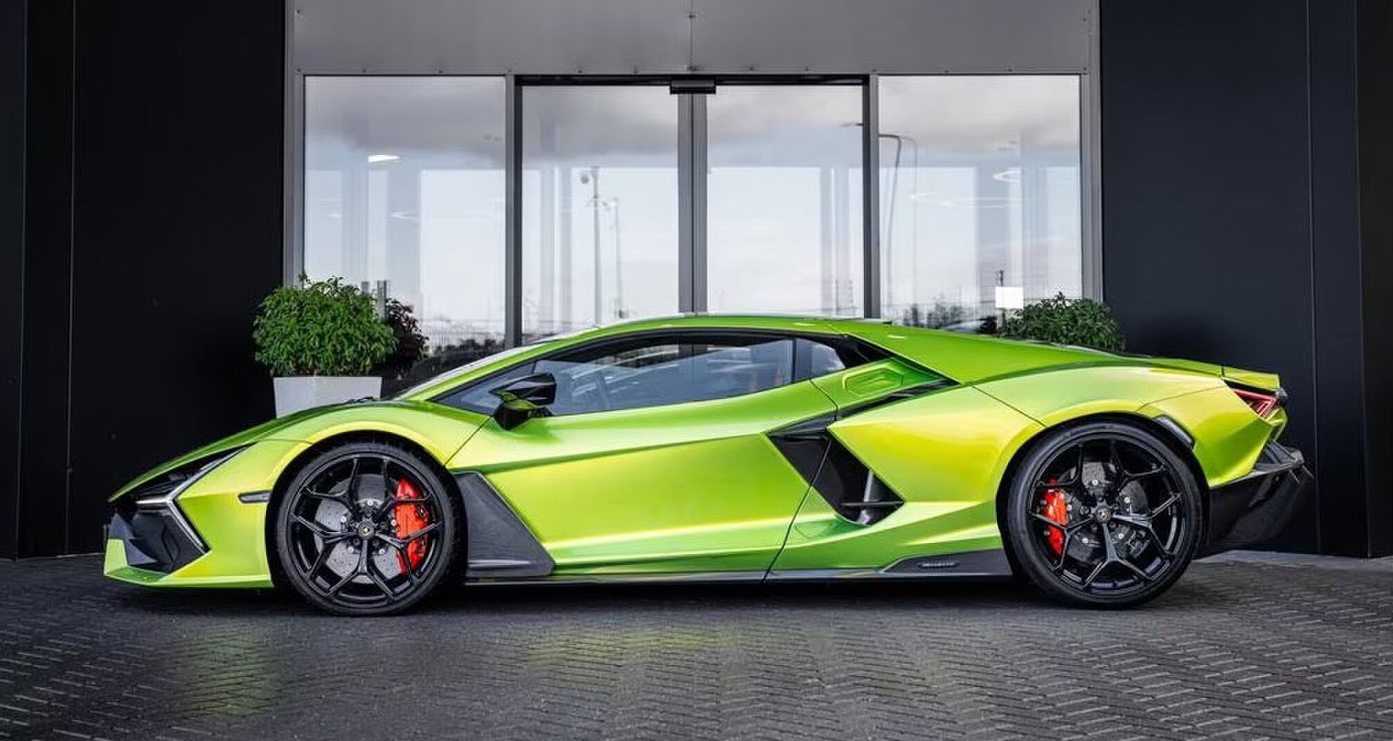 De Lamborghini Revuelto op Marktplaats