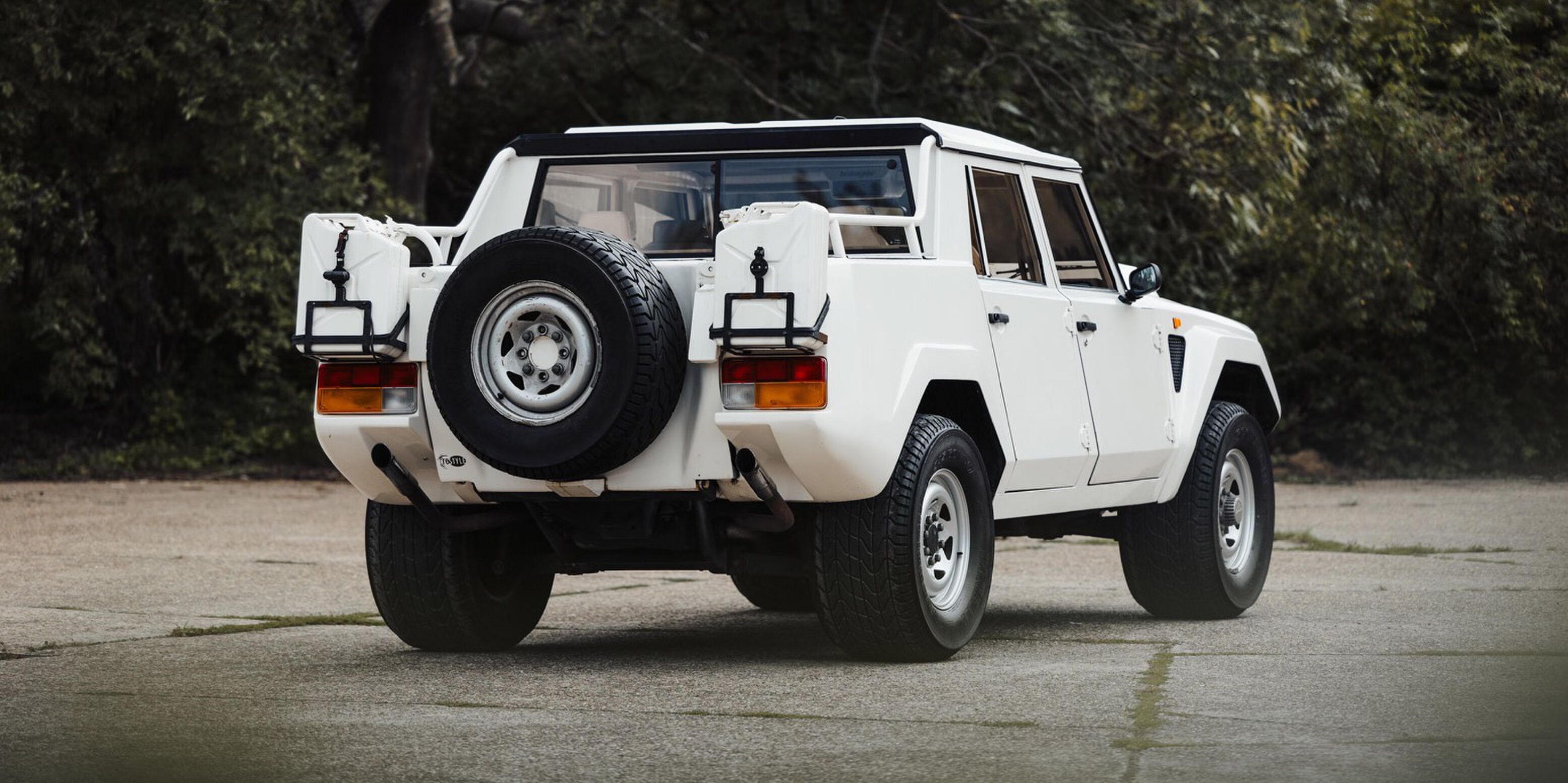 De Lamborghini LM002 die naar de veiling gaat