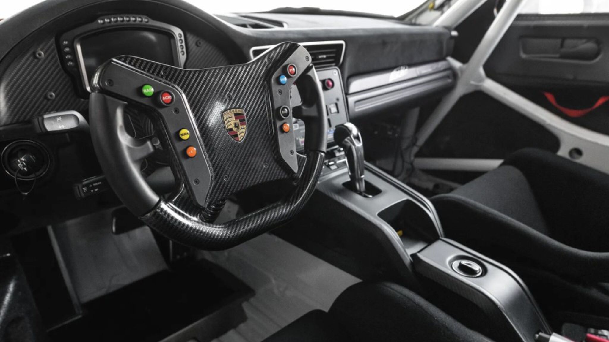 Het interieur van de Porsche 911 van Max Verstappen
