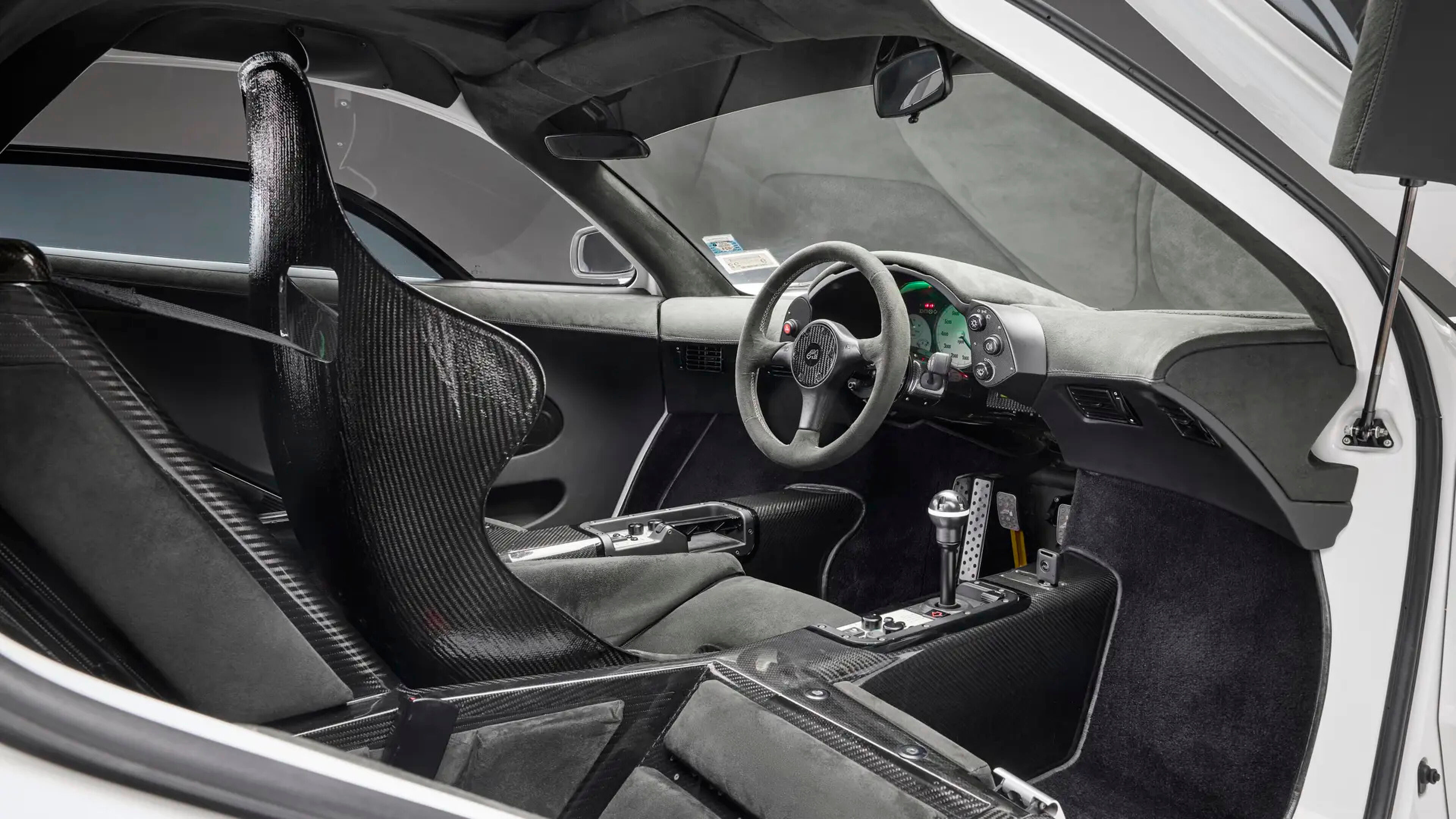 Het interieur van de McLaren F1 in kwestie