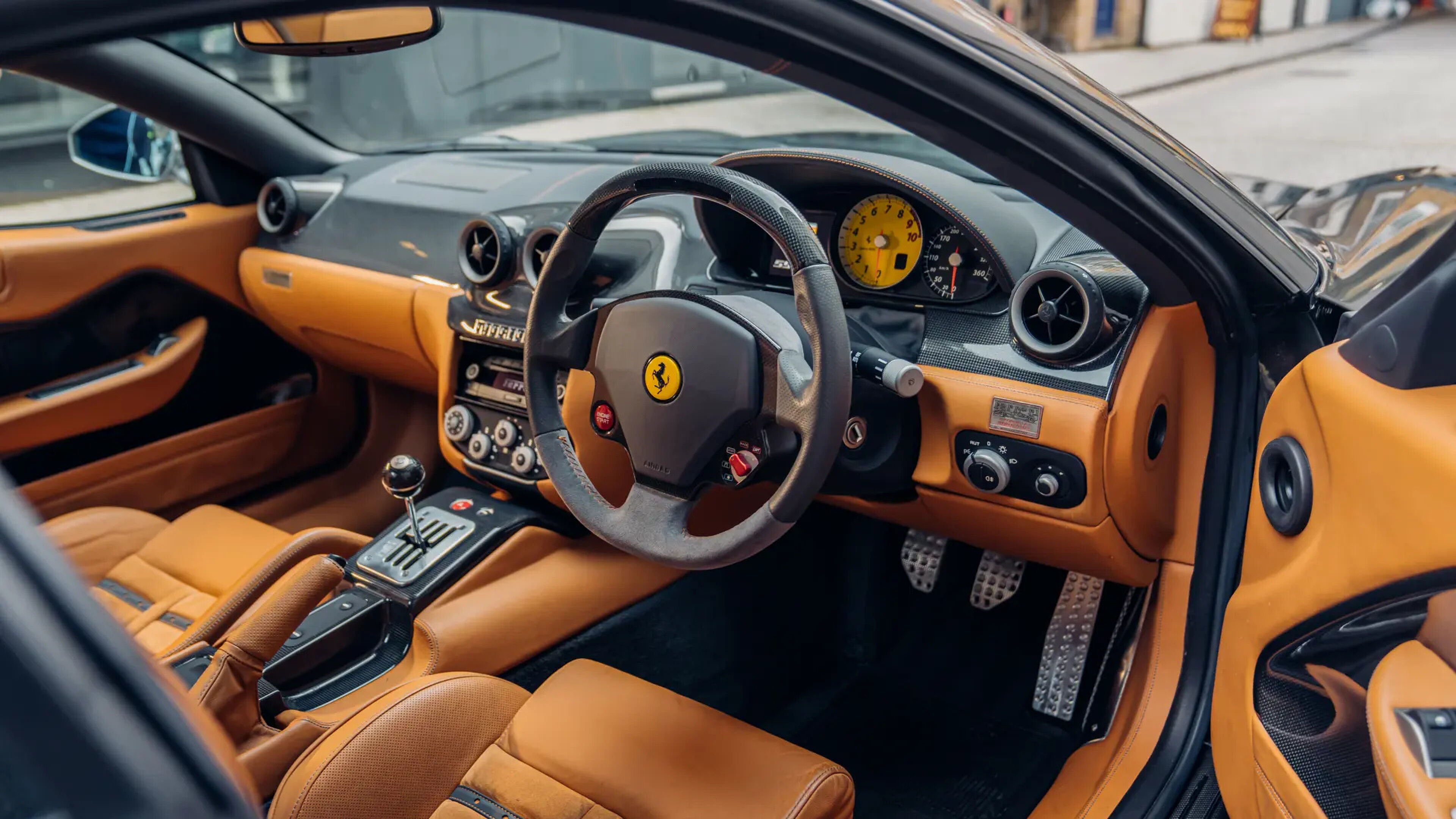 Het interieur van de Ferrari 599 GTB Fiorano
