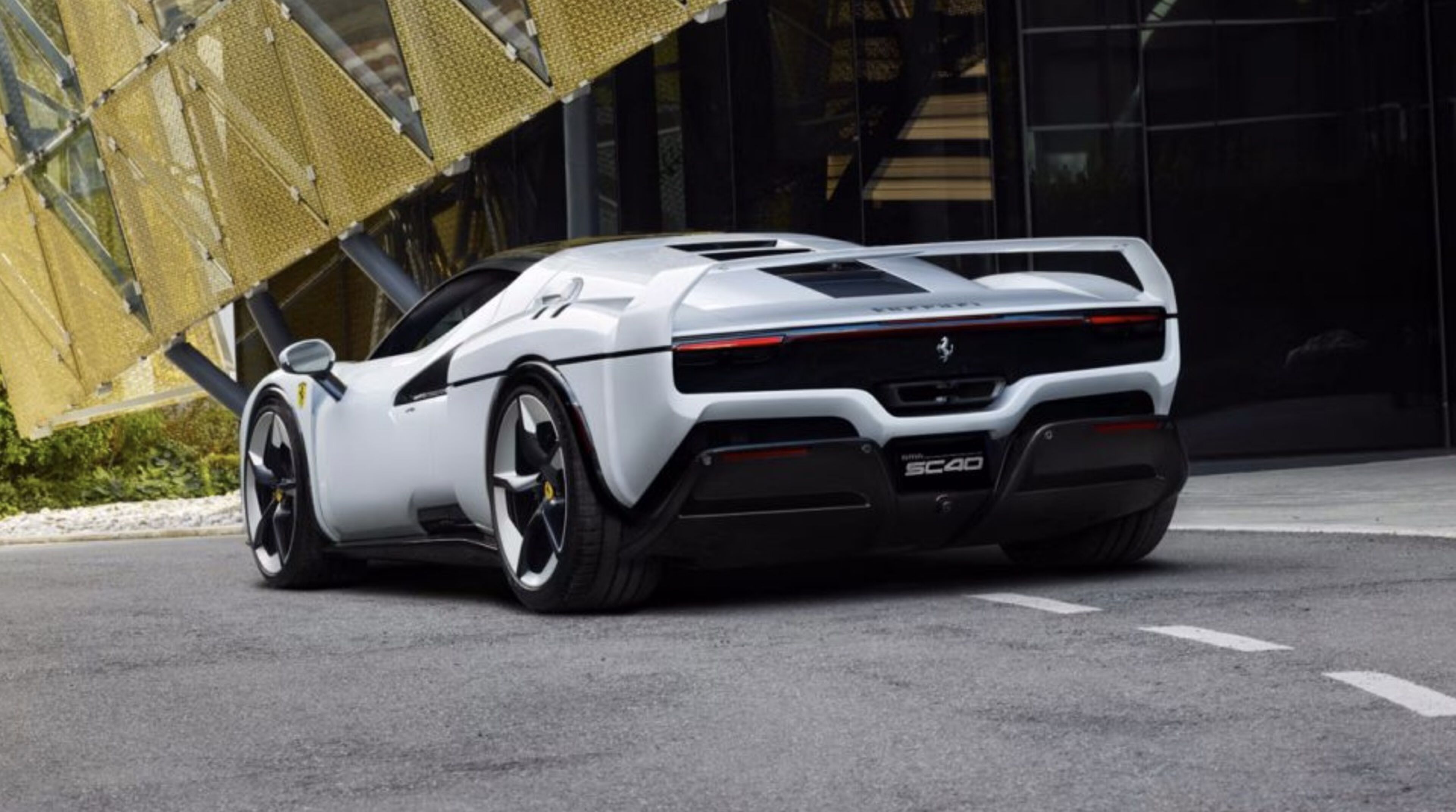 De nieuwe Ferrari SC40 is een rechtstreeks eerbetoon aan de iconische F40