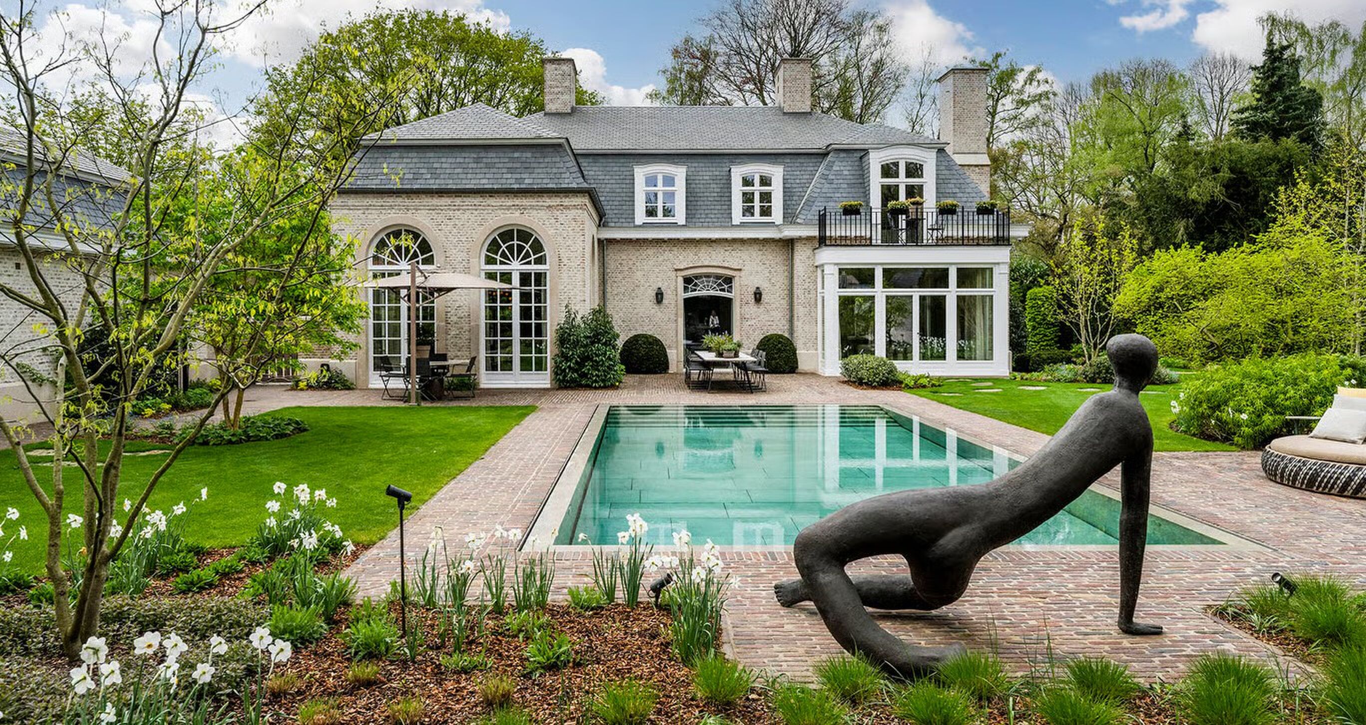 'Eén van de meest indrukwekkende villa's van Het Gooi' met zwembad, gym en wellnessruimte kost € 8,5
