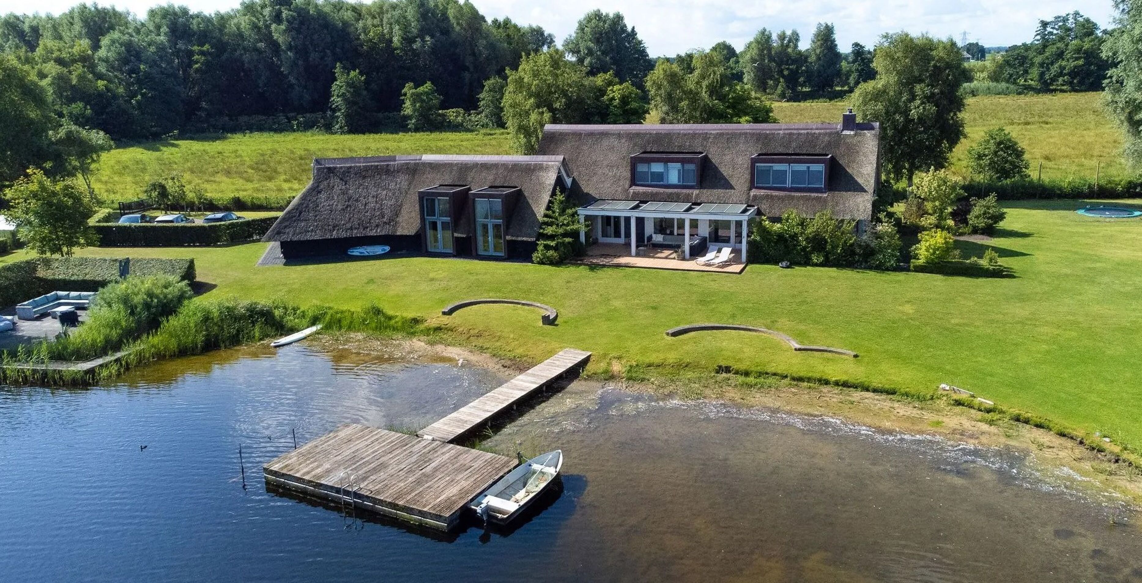 Fries landgoed met 35 hectare grond, een privémeer en een bos kost € 3,9 miljoen