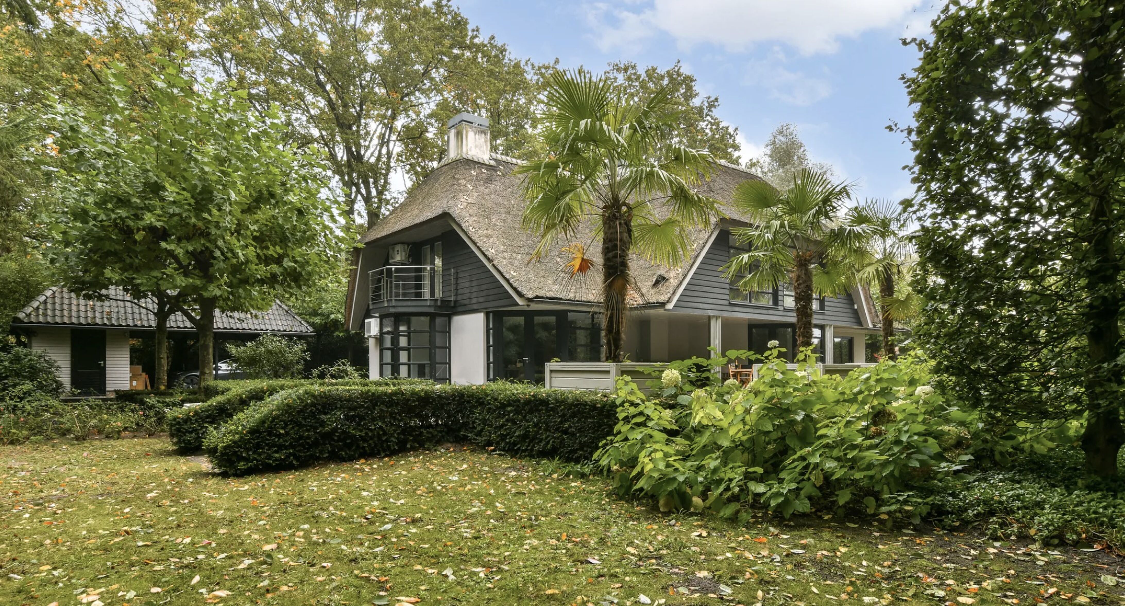 De voormalige villa van Gordon in Blaricum is opnieuw te koop verschenen
