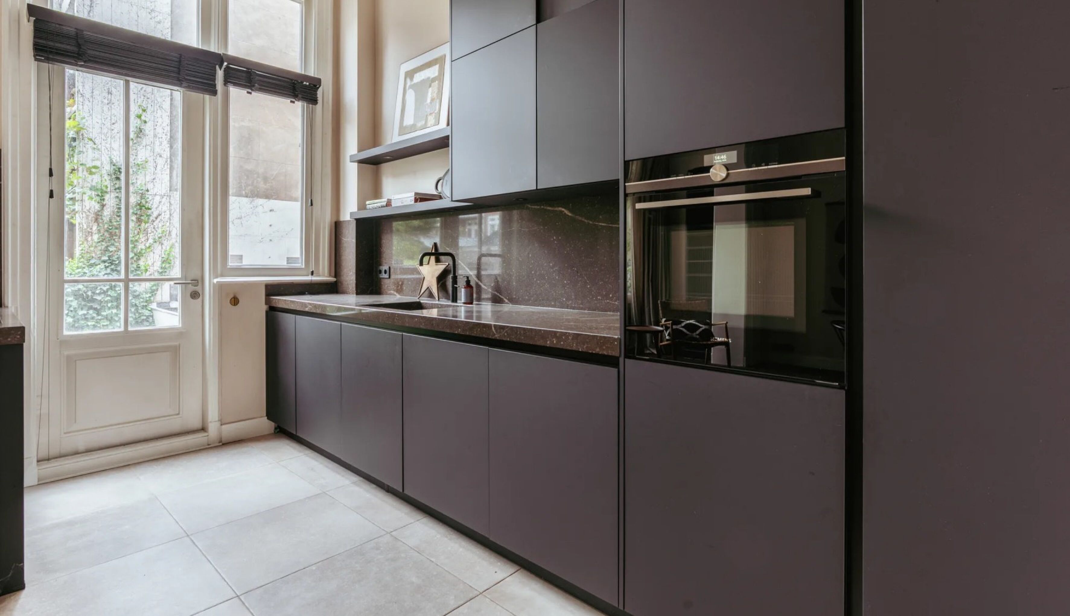 De benedenwoning van Monica Geuze in Amsterdam
