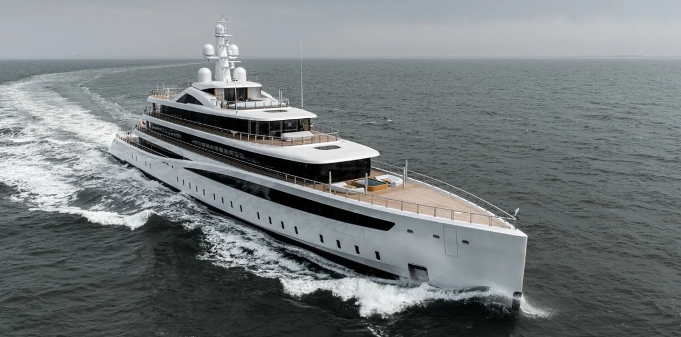 E&eacute;n van de superjachten van Ken Griffin