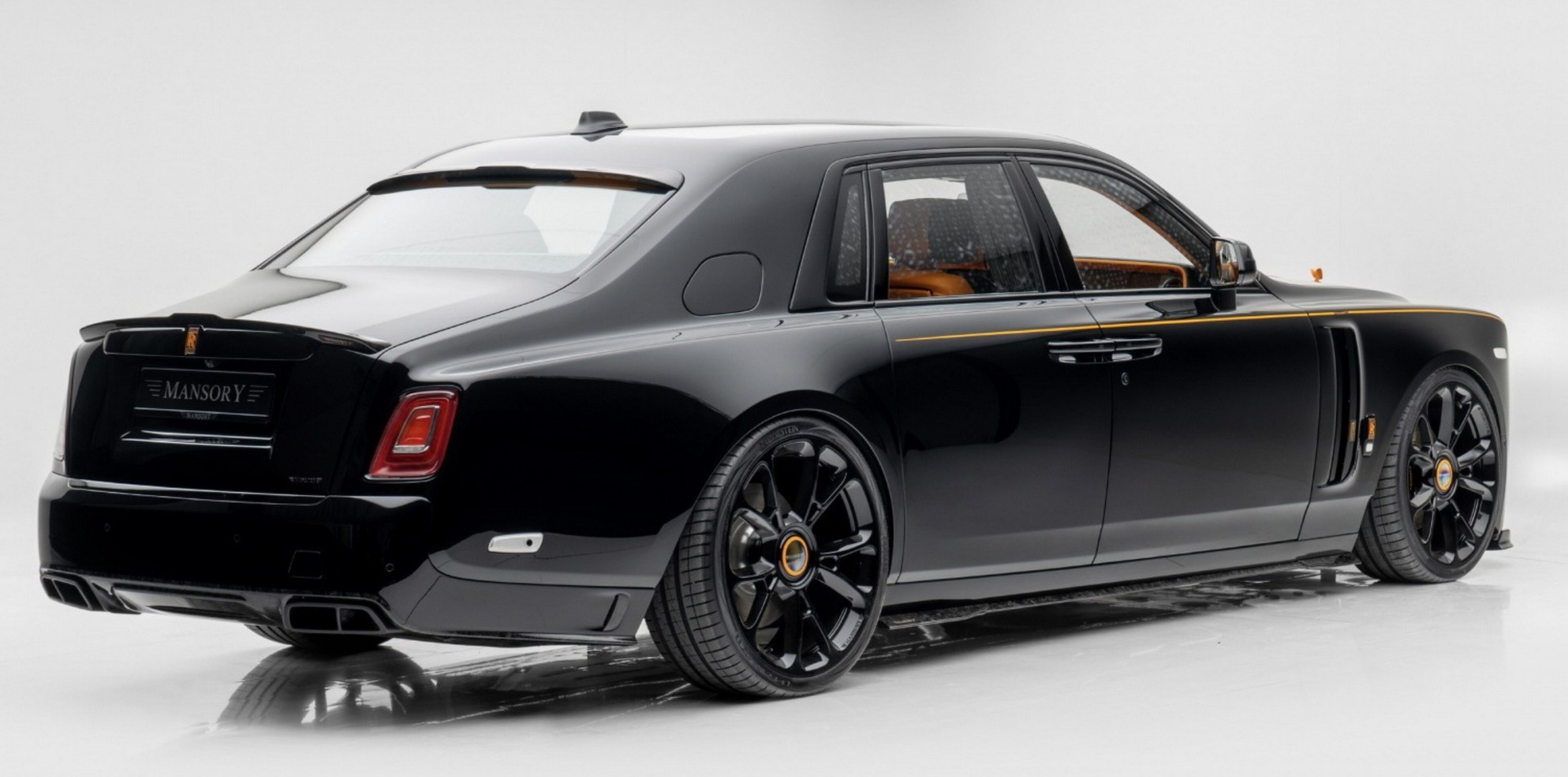 De Rolls-Royce Phantom van MANSORY