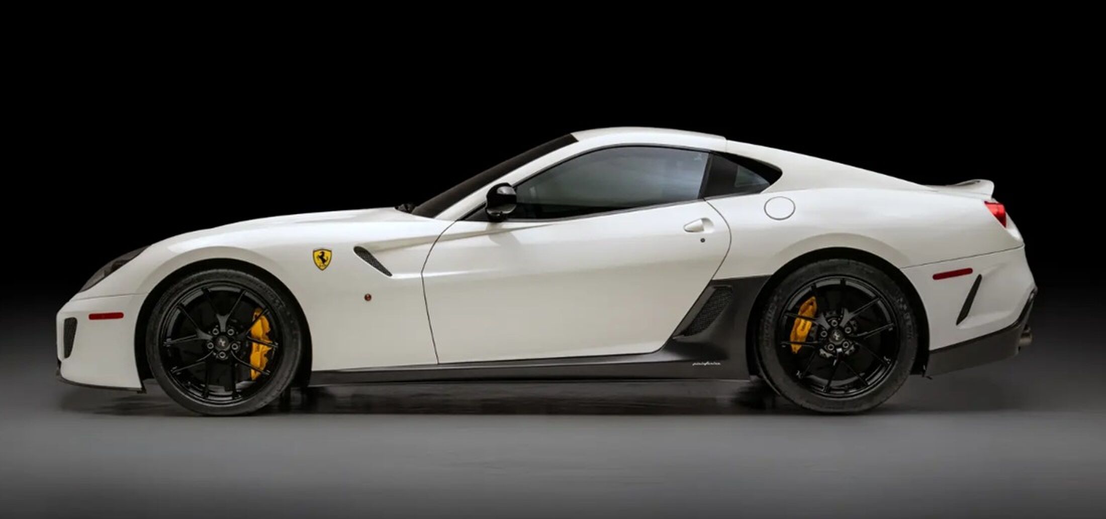 De zijkant van de wagen