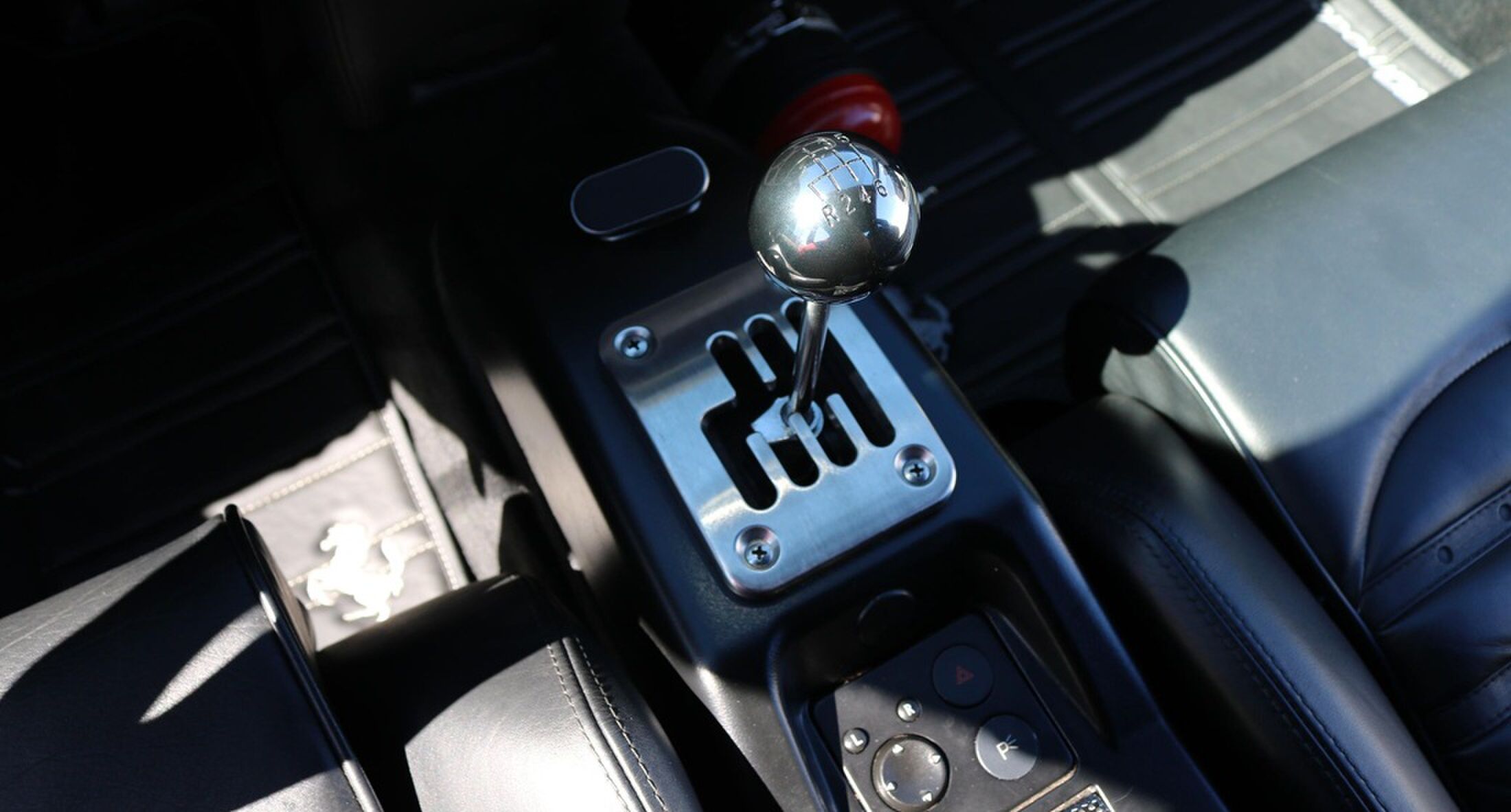 De schakelpook van de Ferrari