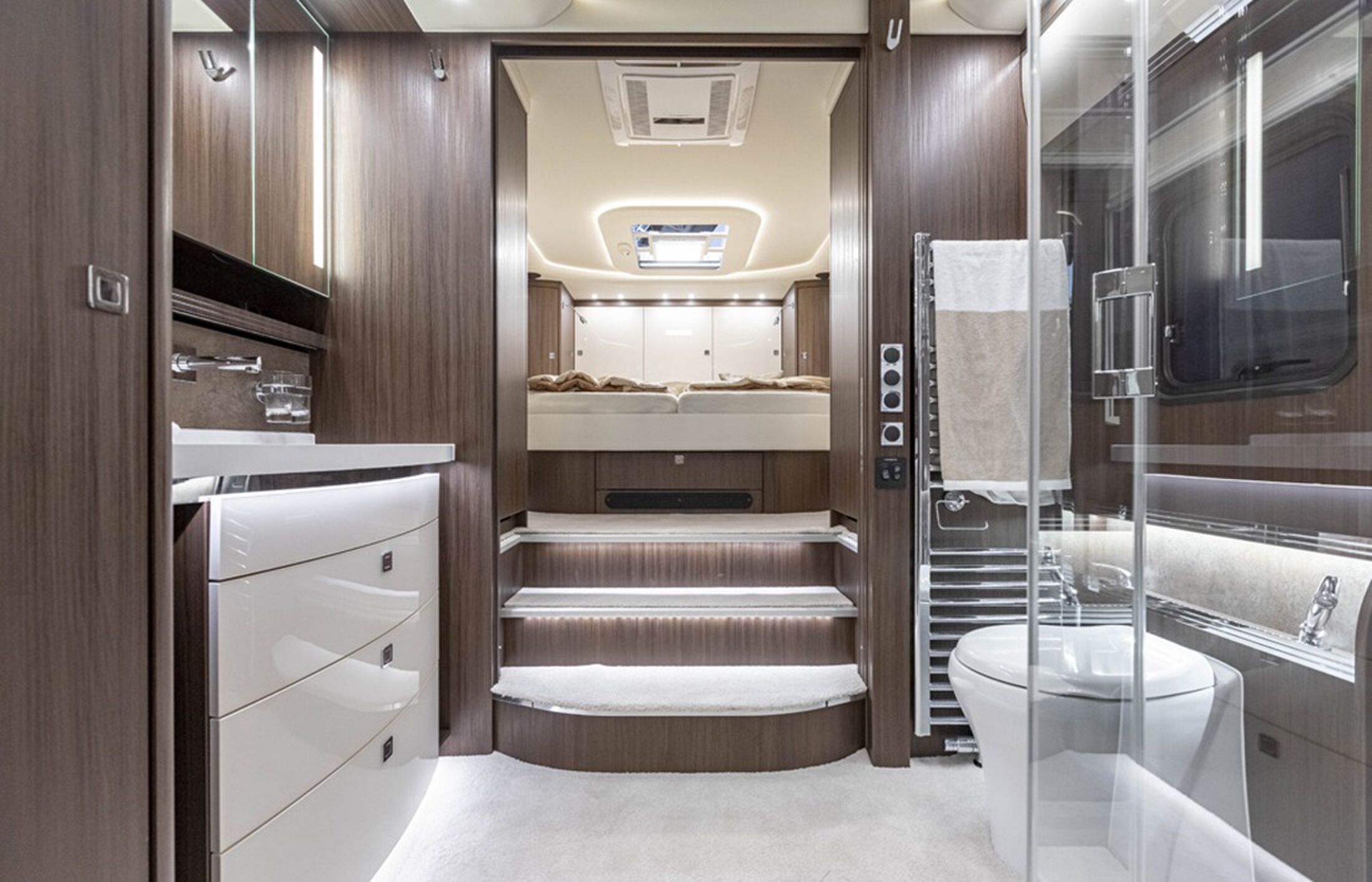 De slaap- en badkamer