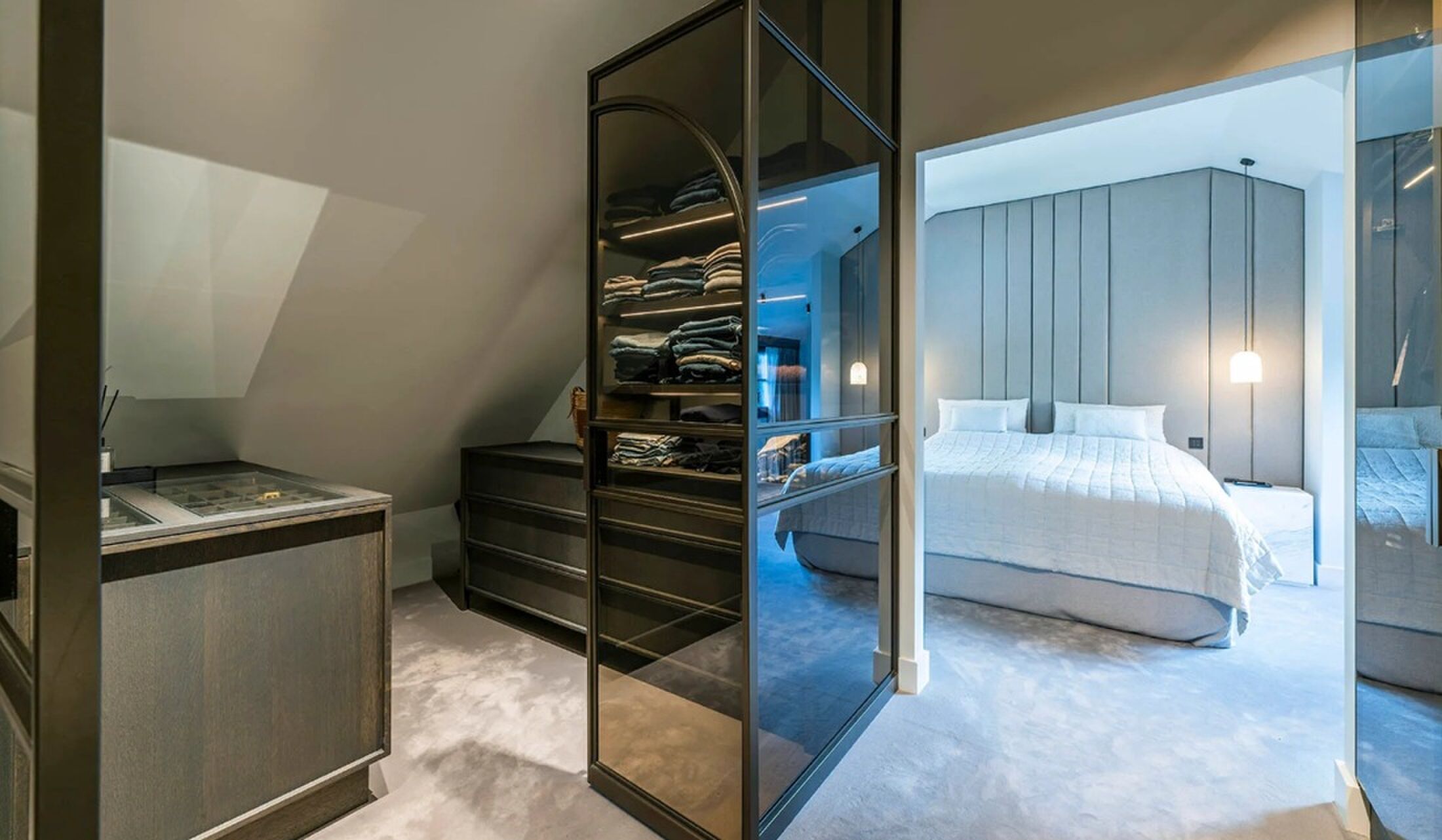 De mastersuite met inloopkast