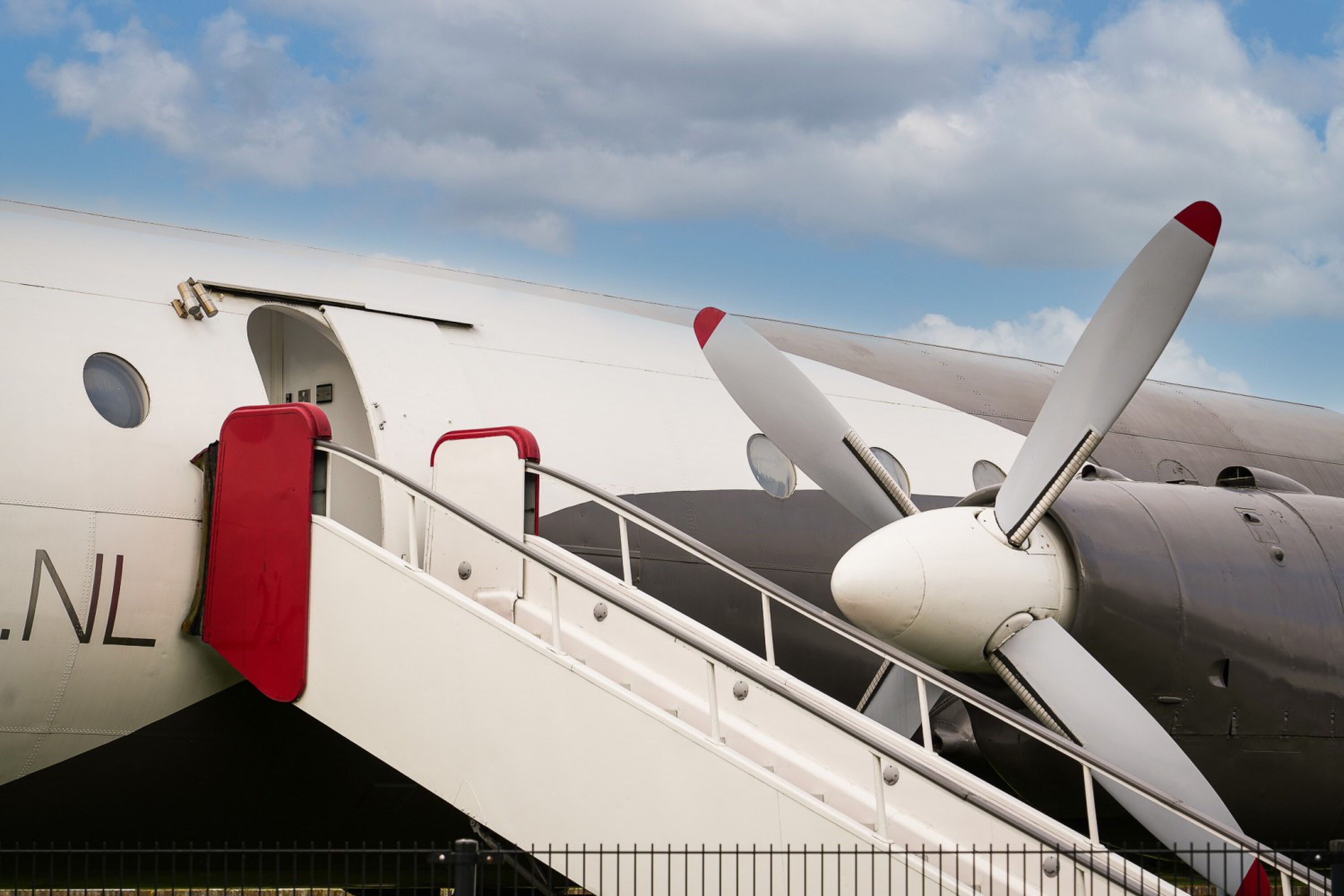 Het tot woning getransformeerde vliegtuig op Teuge Airport