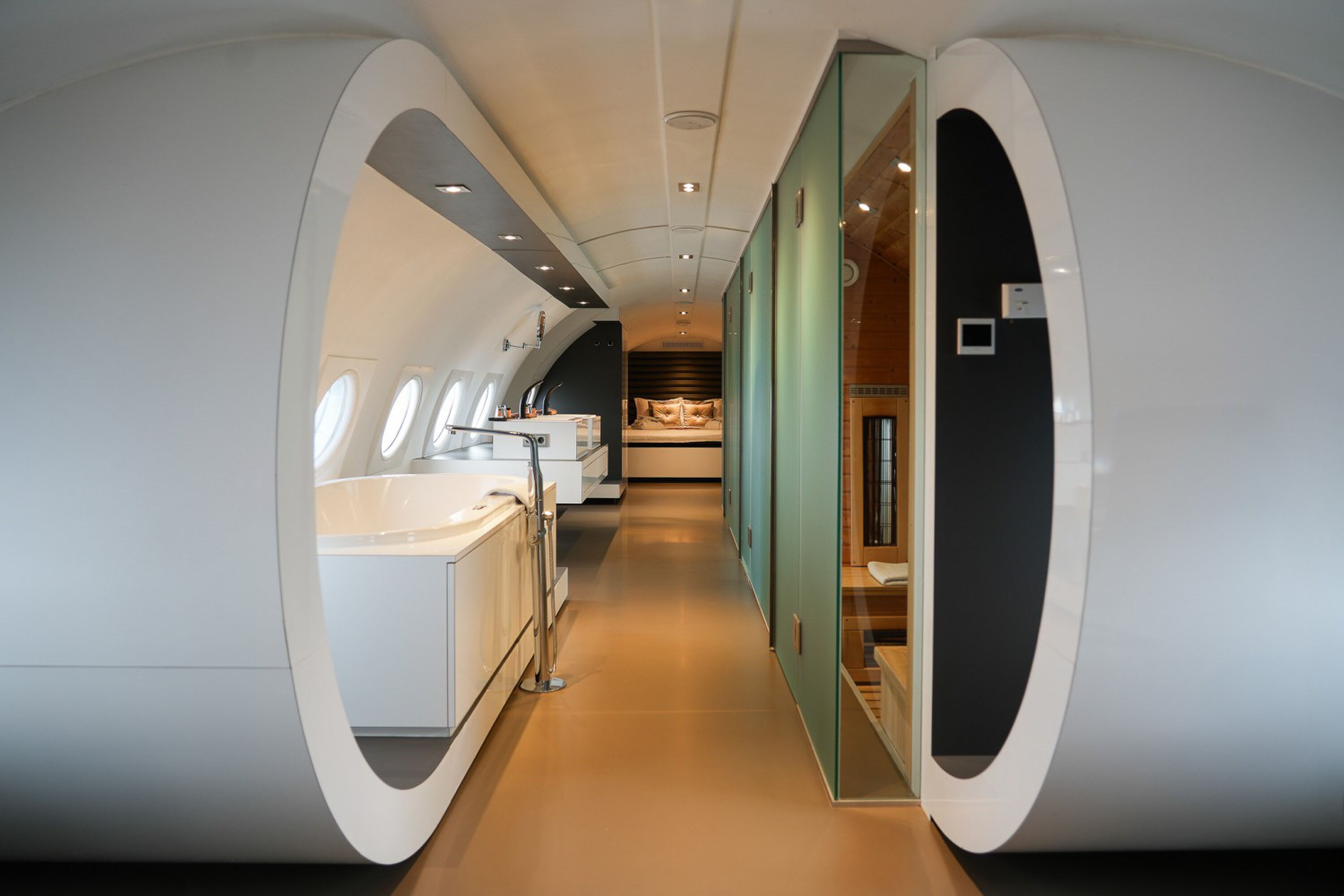 Het tot woning getransformeerde vliegtuig op Teuge Airport