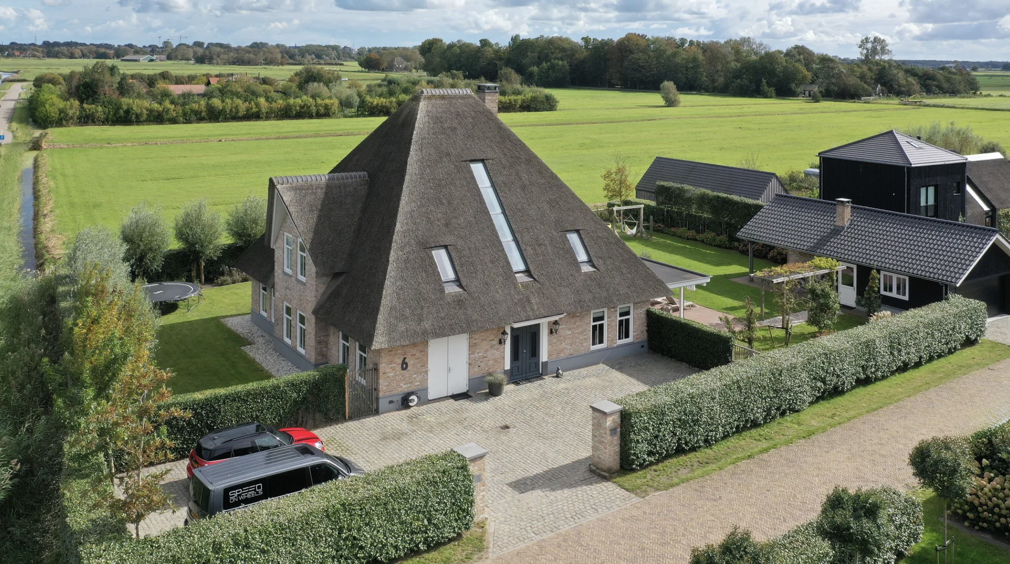 Voormalig Nederlands wielerkampioen (41) wil € 3,2 miljoen voor boerenvilla in miljonairsdorp