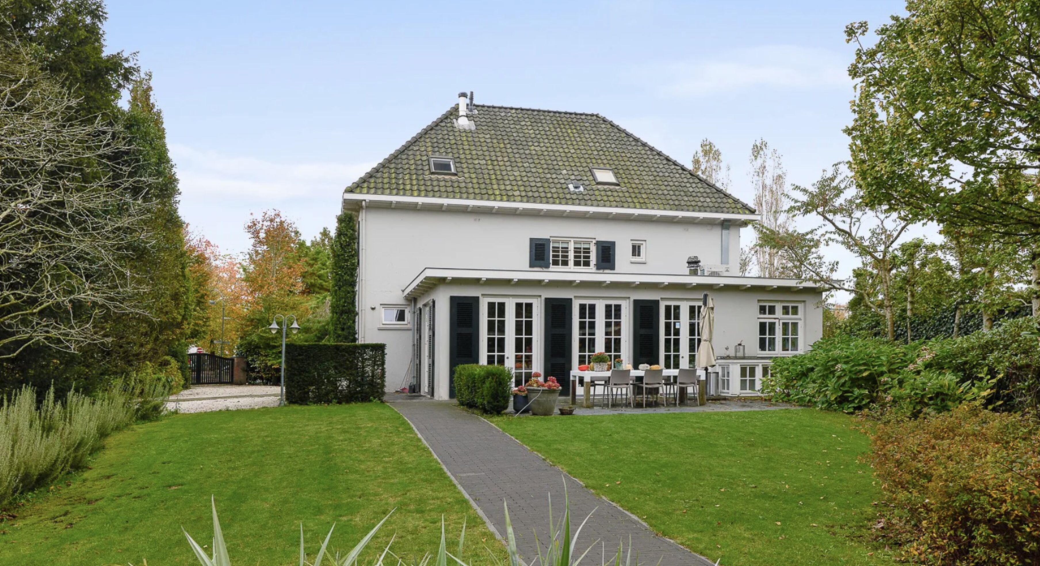 Illusionist Victor Mids tovert € 3,1 miljoen op tafel voor spierwitte villa in Haarlem