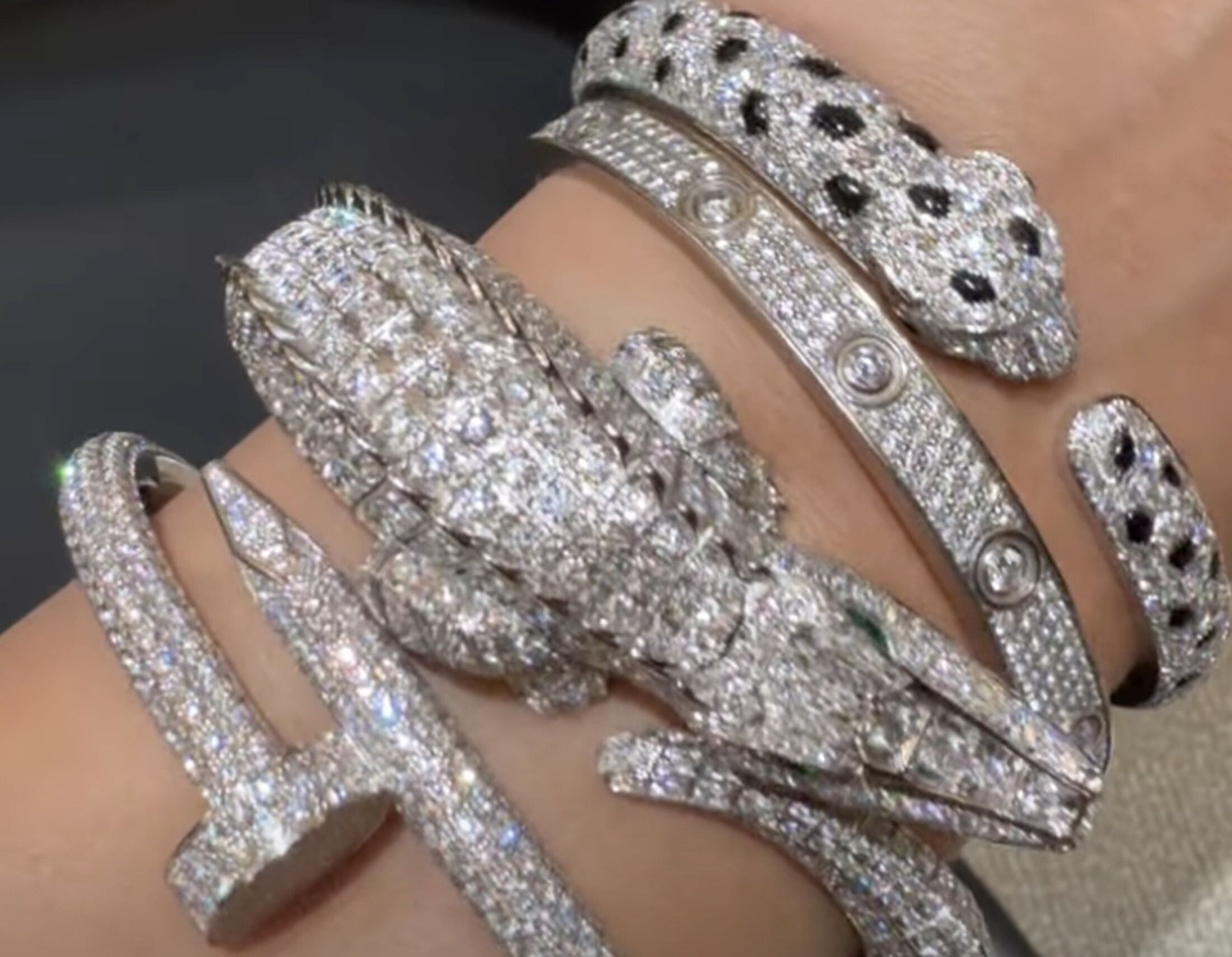 De dure armbanden waar Amanda Balk mee showde