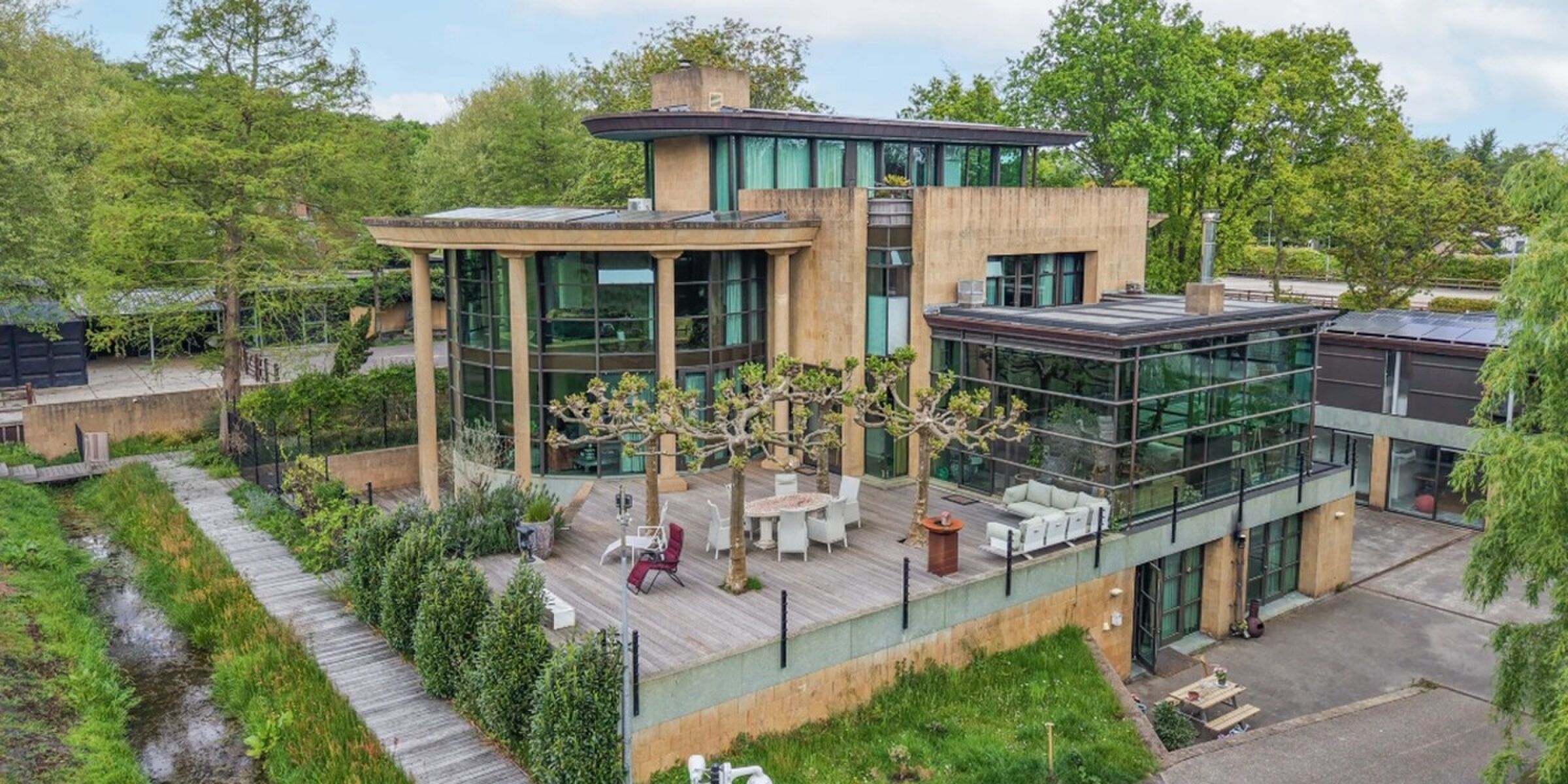 Deze mediterrane droomvilla in Schoorl wordt nu met een half miljoen korting te koop aangeboden