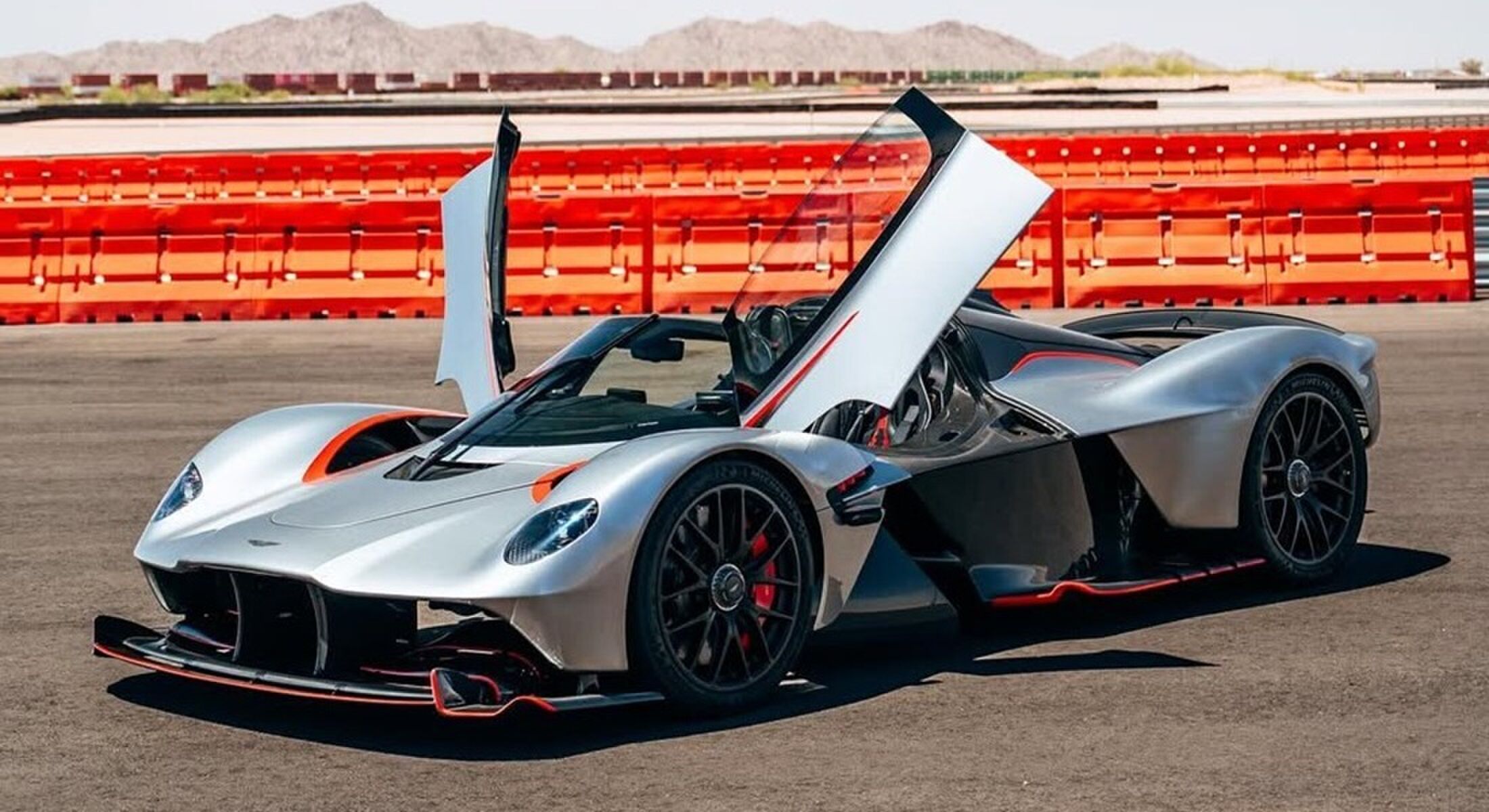 Een Aston Martin Valkyrie uit de autocollectie van Vince Zampella