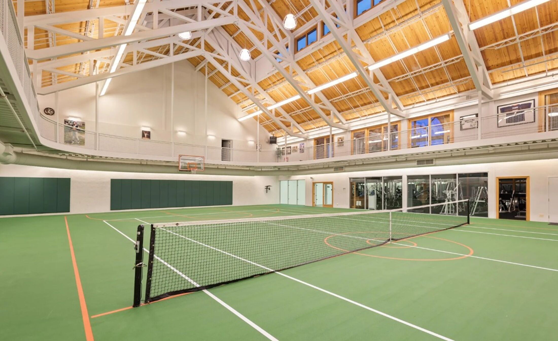 De indoor tennisbaan
